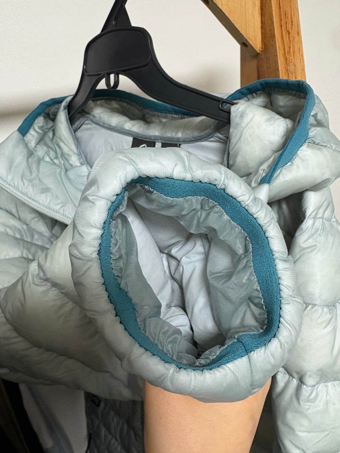 시에라 디자인 뮤어 경량 구스다운 후드자켓 패딩 라이트 그레이 상품이미지4