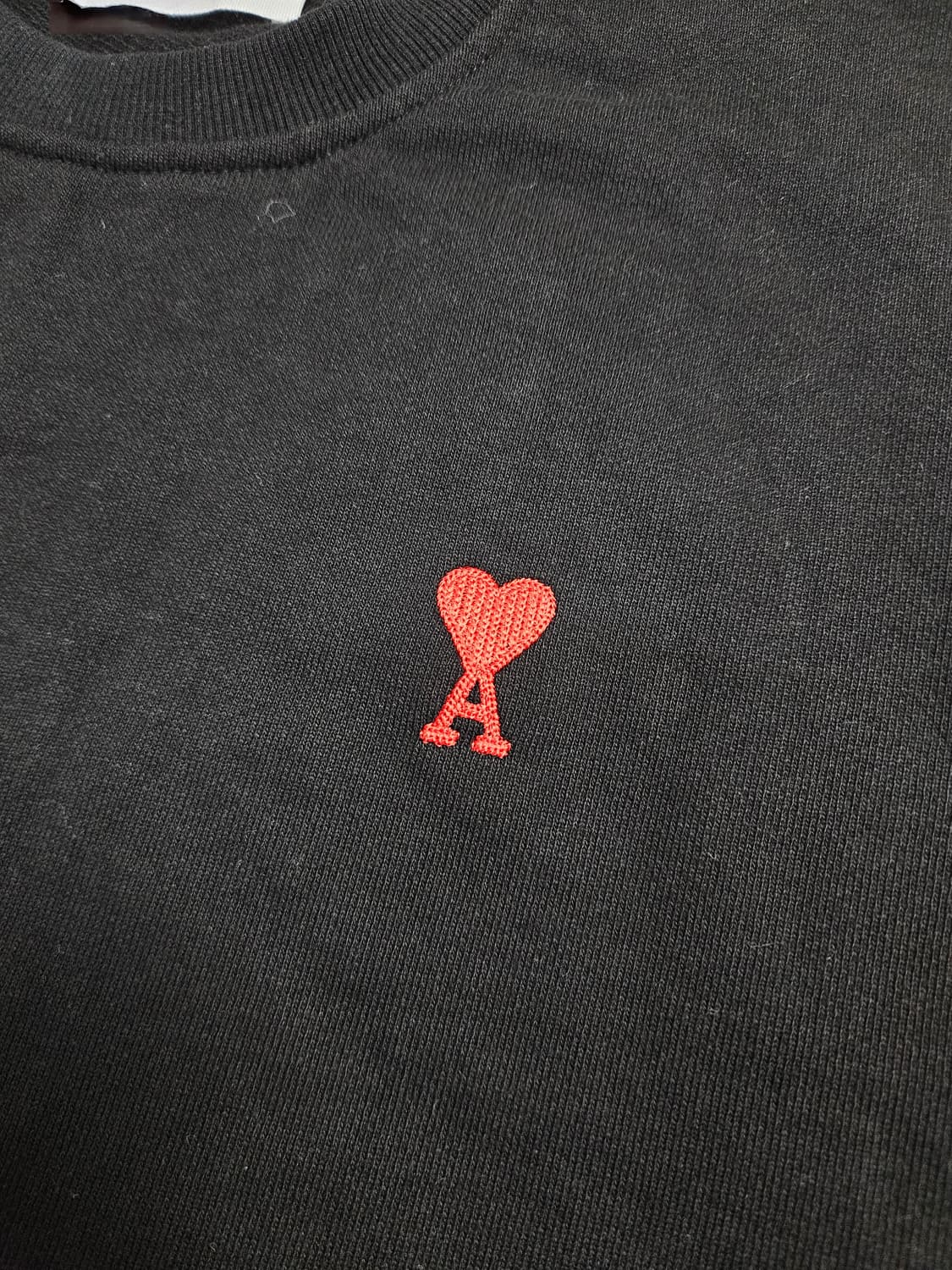 아미 스몰 로고 맨투맨 블랙 상품이미지5