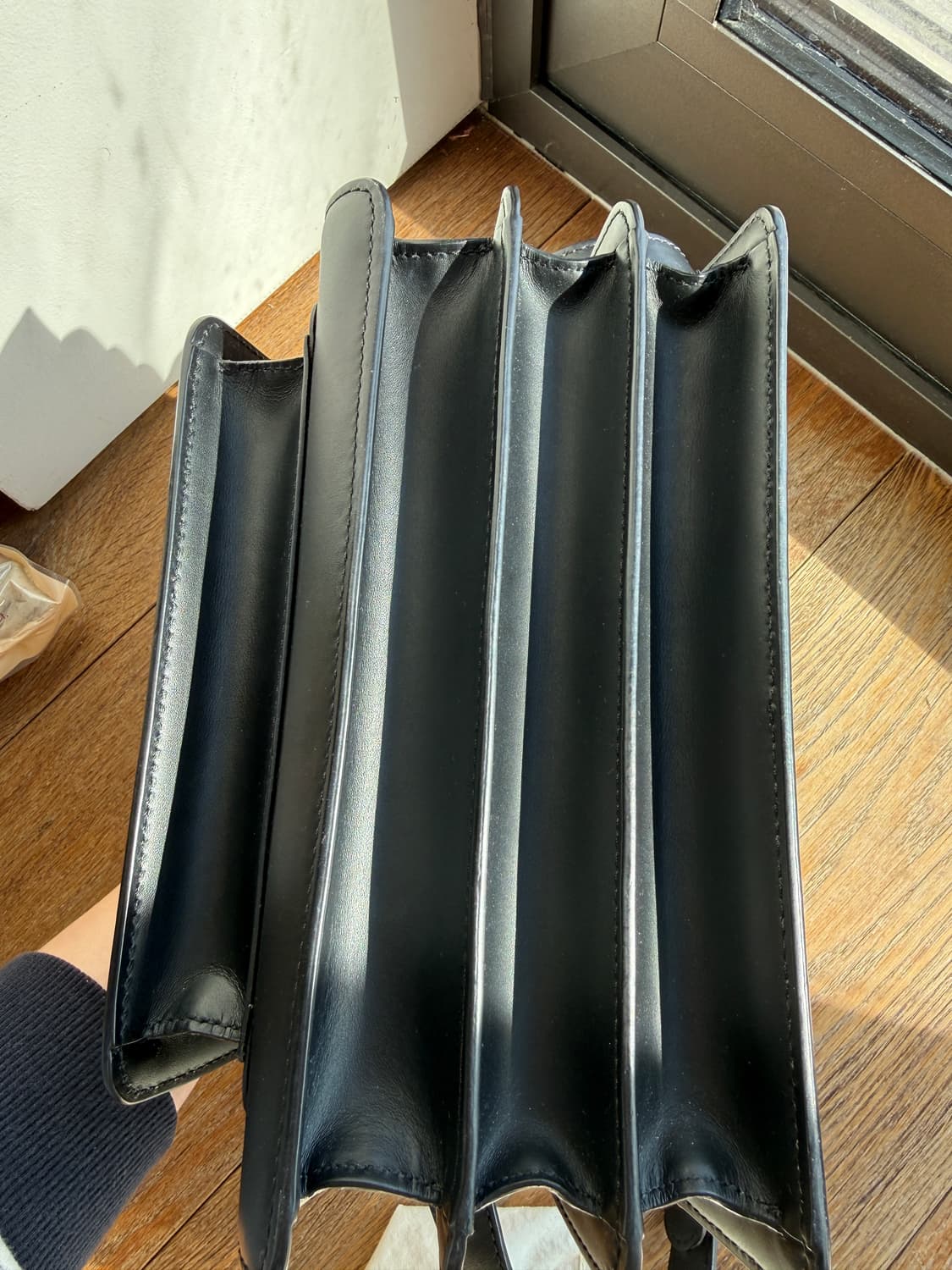 마르니 카프스킨 트렁크백 미듐 블랙 상품이미지7