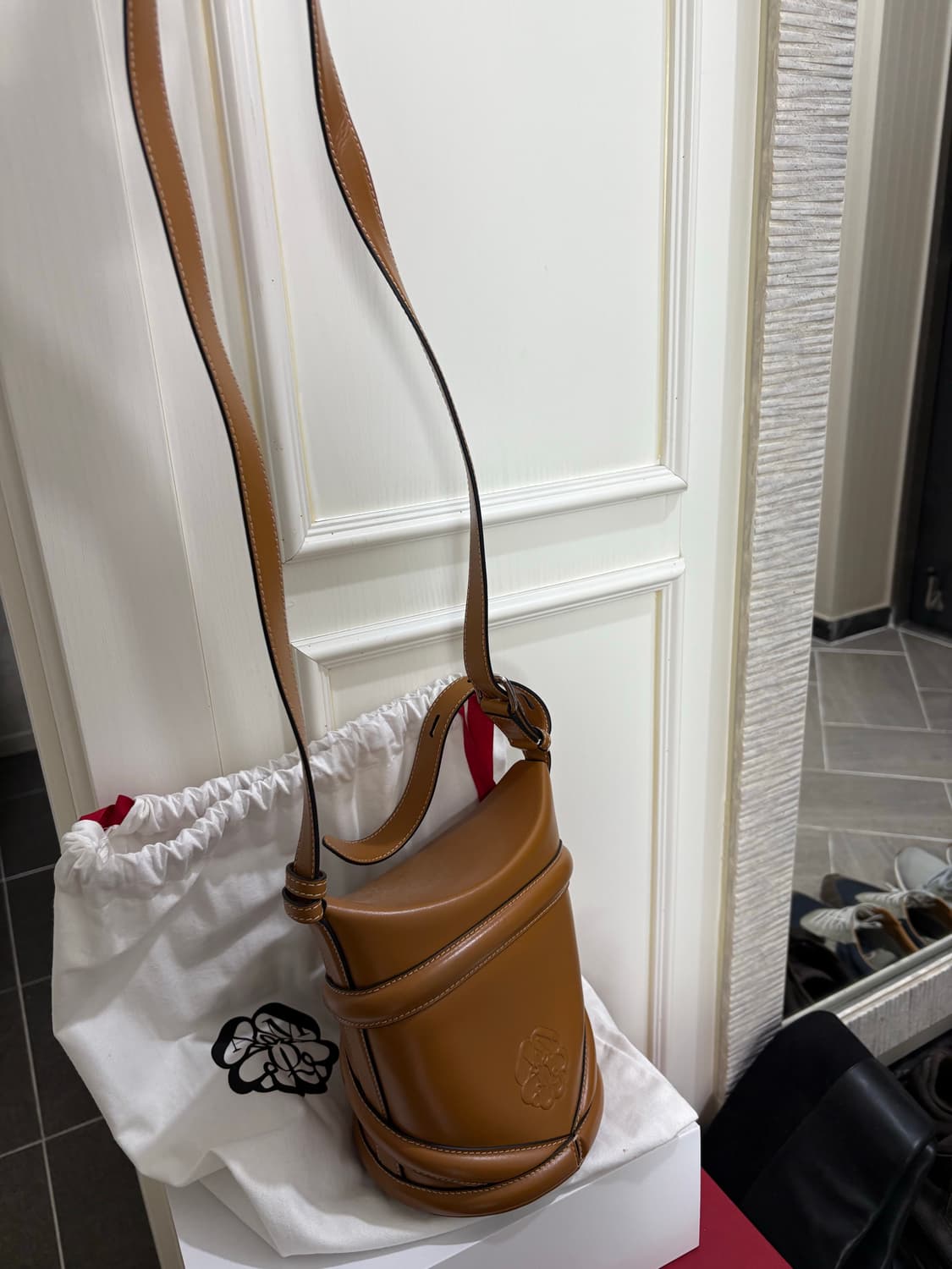  알렉산더 맥퀸 커브백 탄 상품이미지4