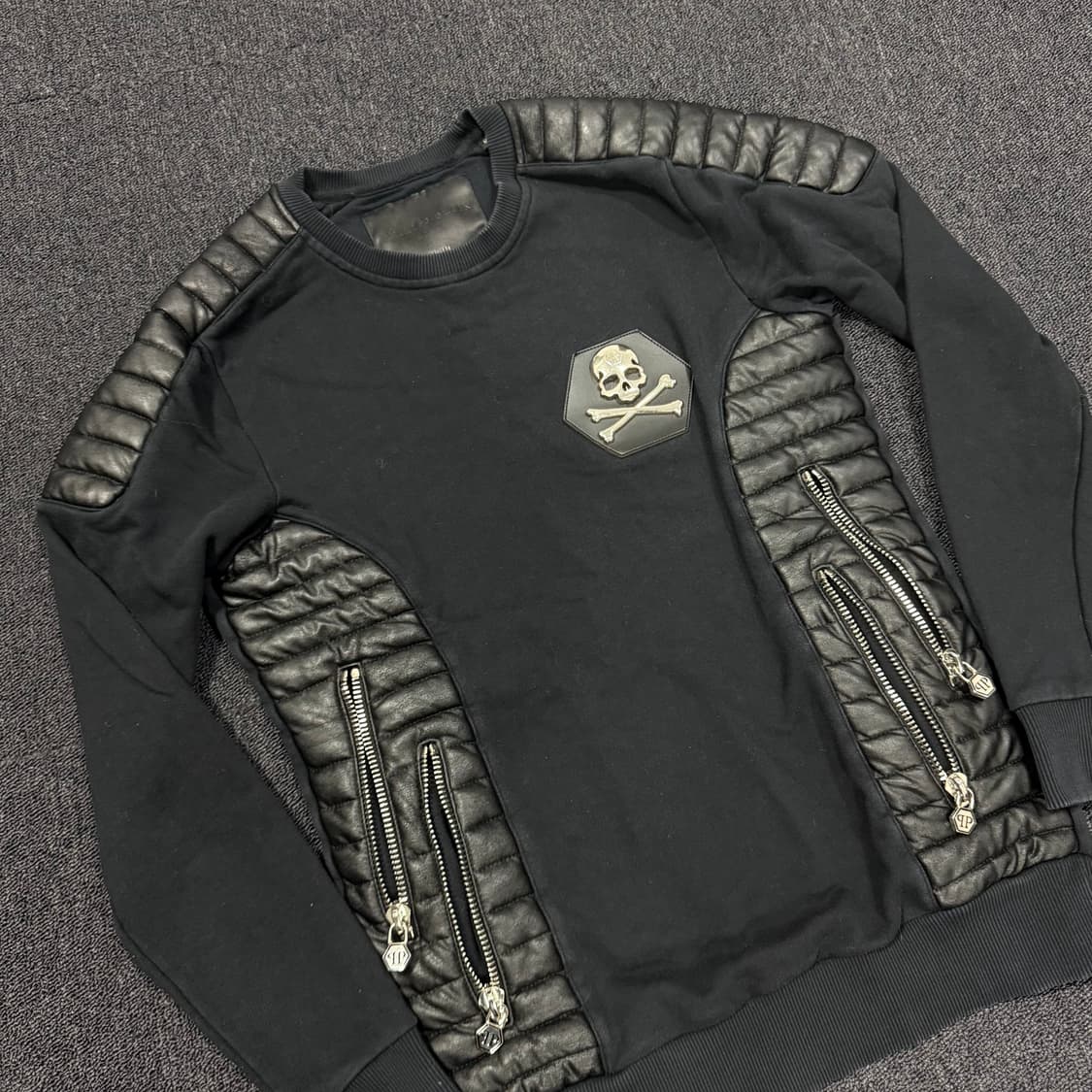 필립플레인 레더 스컬은장 디테일 맨투맨 상품이미지2