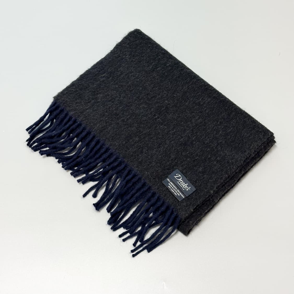 [Drakes] 드레익스 네이비&차콜 더블페이스 머플러 상품이미지2