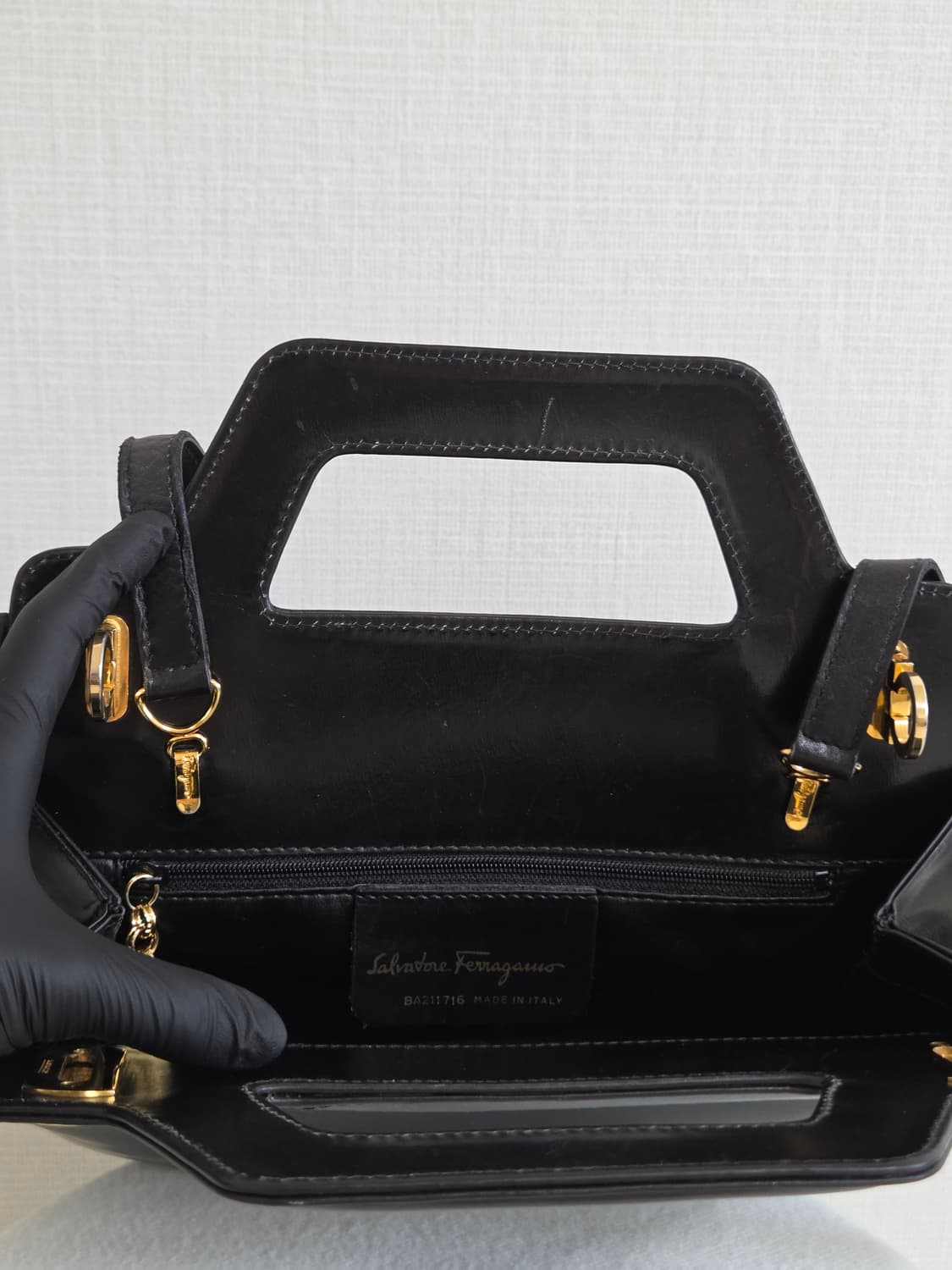 페라가모 완다백 블랙 금장 상품이미지4