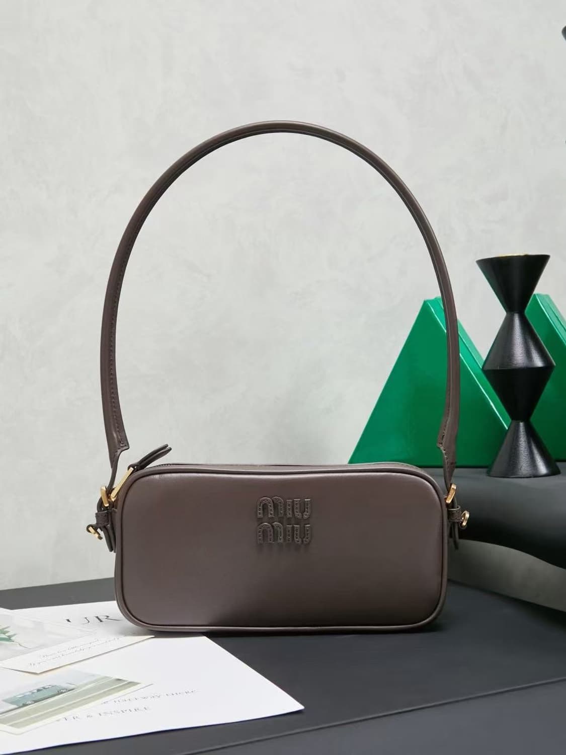 미우 미우 레더 파우치 브라운 상품이미지1