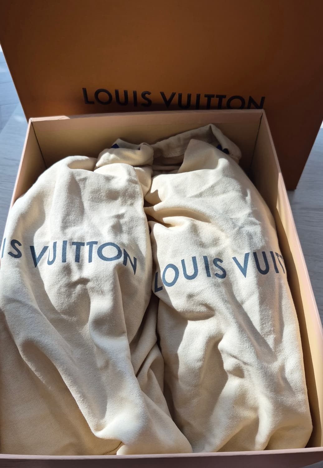 루이뷔통스니커즈 상품이미지7