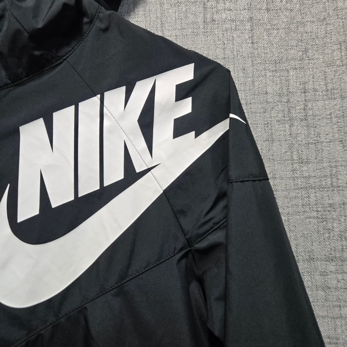 나이키 빅로고 팩커블 간절기 바람막이  블랙  상품이미지3