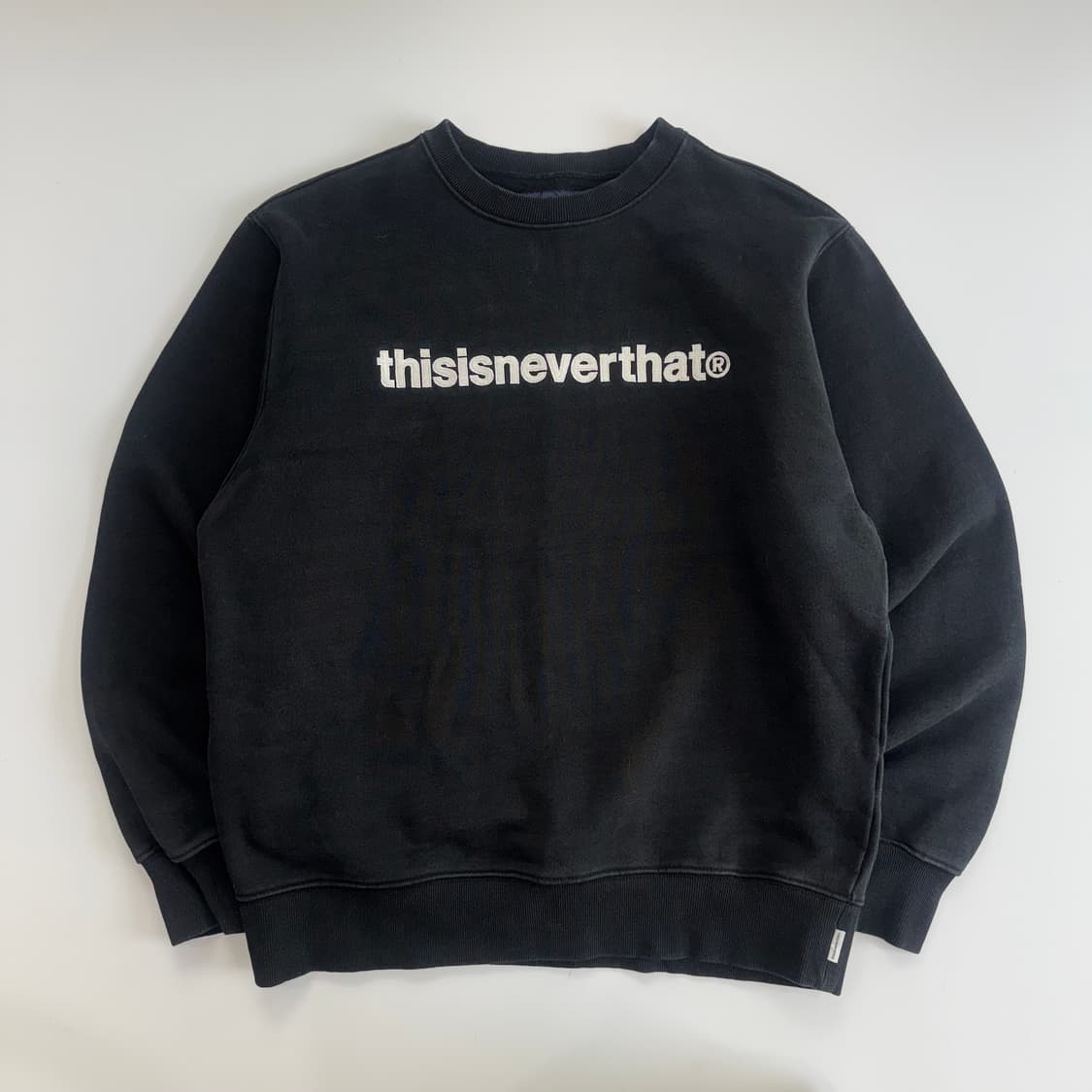 Thisisneverthat 디스이즈네버댓 스펠아웃 블랙 맨투맨 상품이미지3