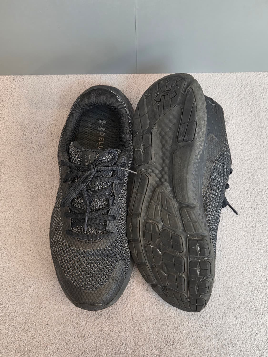 (265) 언더아머 차지드 러구3 블랙 운동화
 상품이미지5