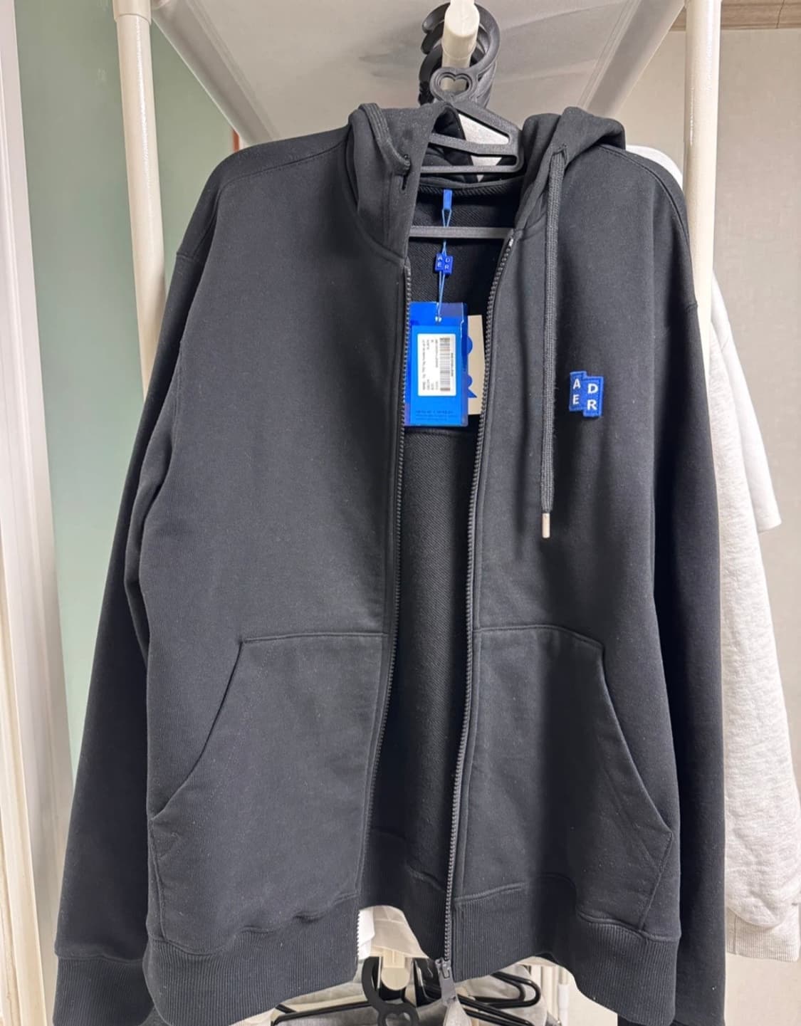 아더에러 시그니피컨트 TRS/BL 태그 후드 집업 01 블랙 상품이미지1