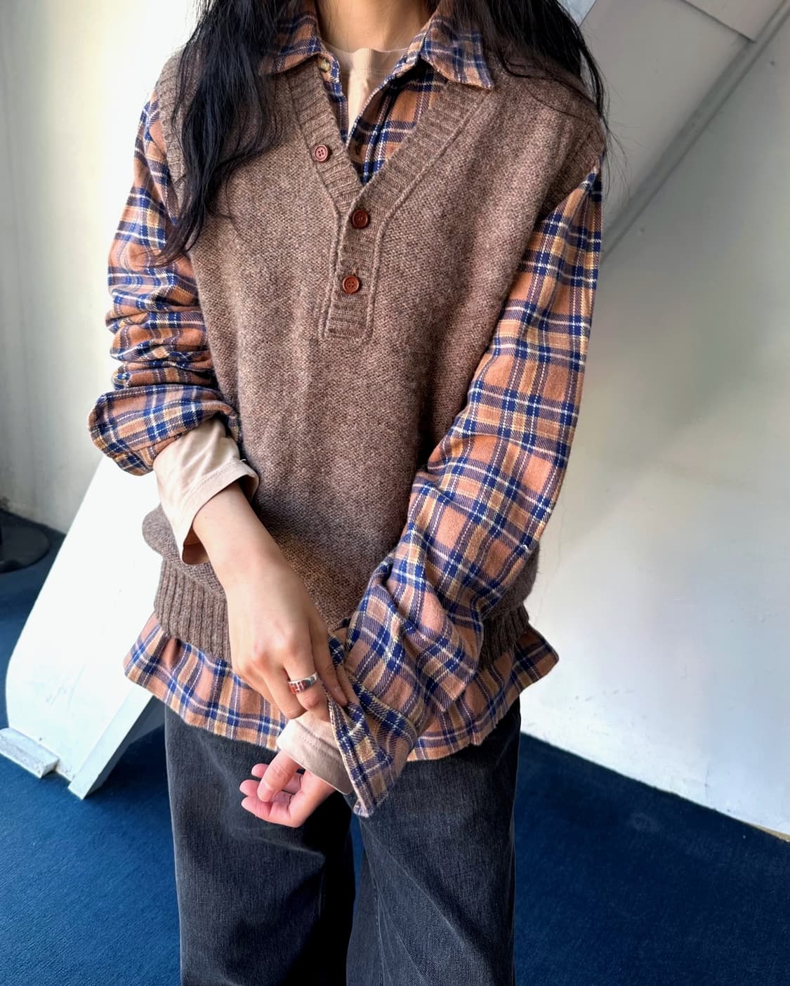 Wool v-neck design knit vest 상품이미지6