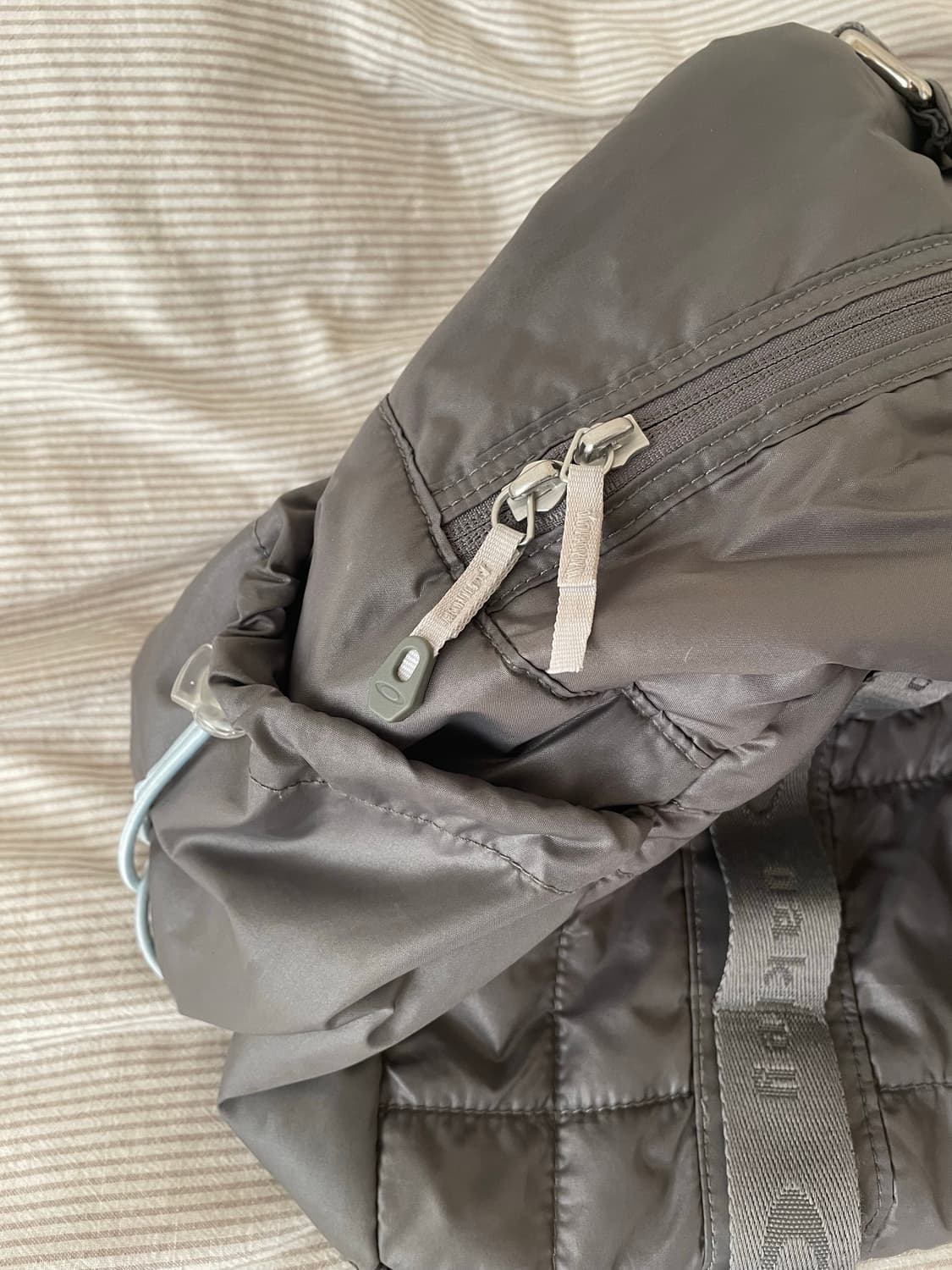 오클리 오버사이즈드 숄더백 상품이미지5