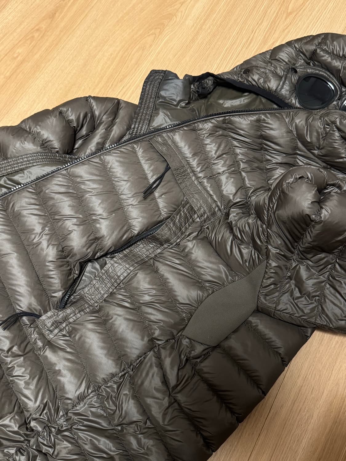 cp컴퍼니 dd쉘 경량패딩 카키 L 상품이미지3