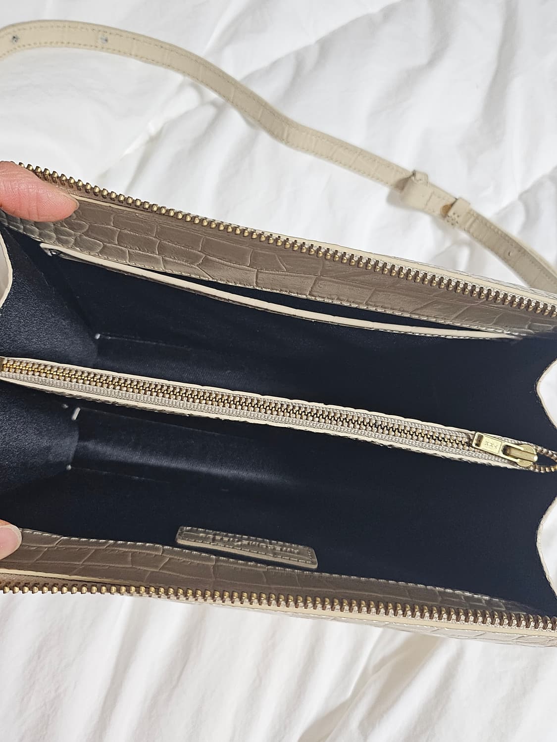 어썸니즈 카우 레더 아이보리 타임리스백 상품이미지8