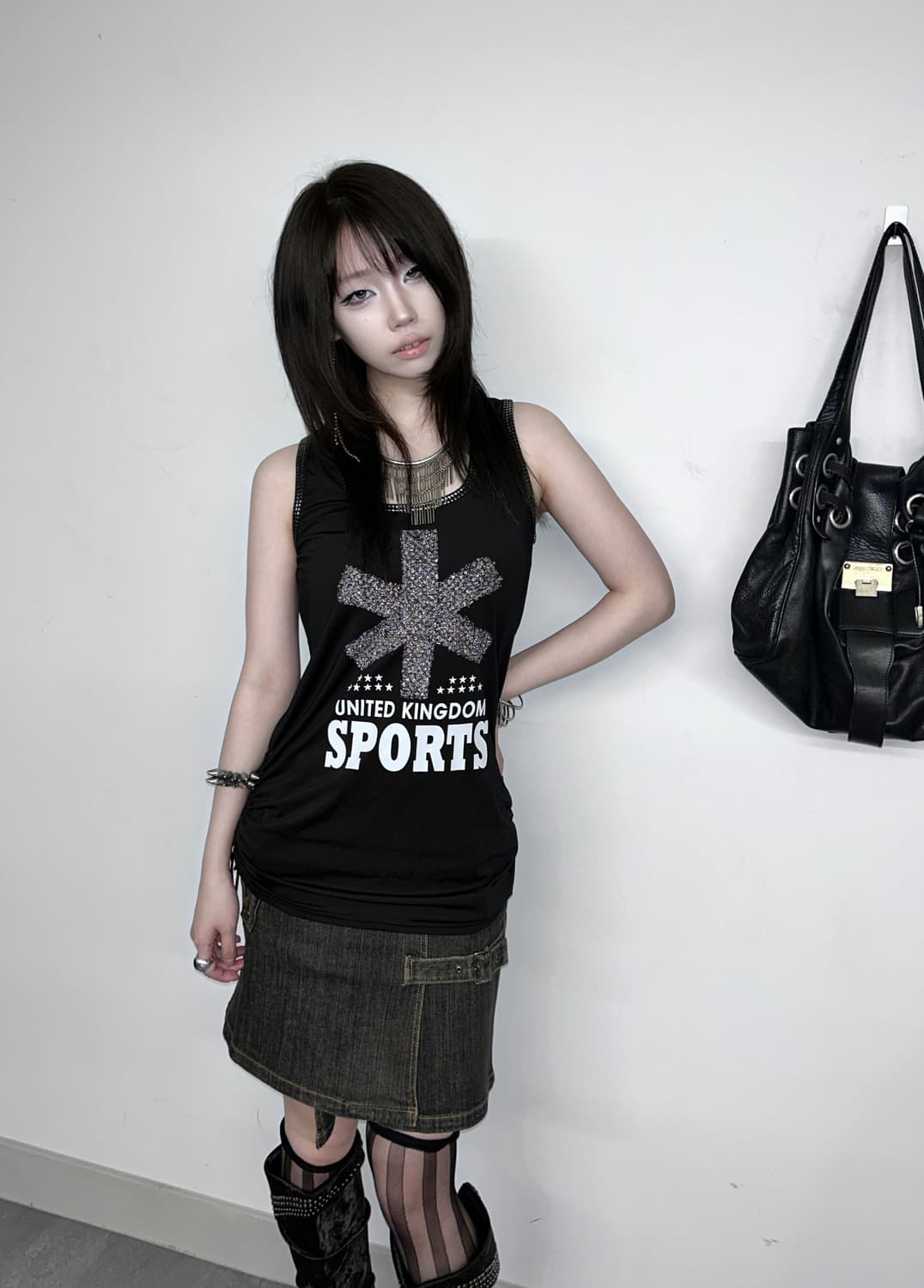 핫픽스 트림 컷아웃 셔링 슬리브리스 상품이미지1