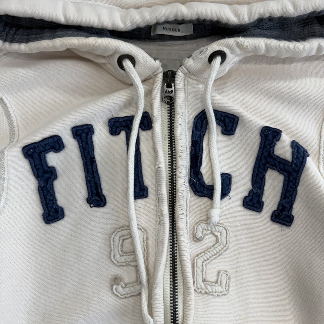 Abercrombie 아베크롬비 크림 화이트 자수 후드집업 상품이미지4