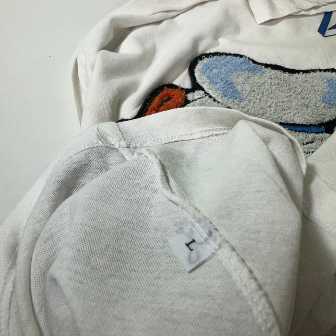 L 구찌 화이트 도날드패치 루즈핏 면 반팔티 상품이미지6