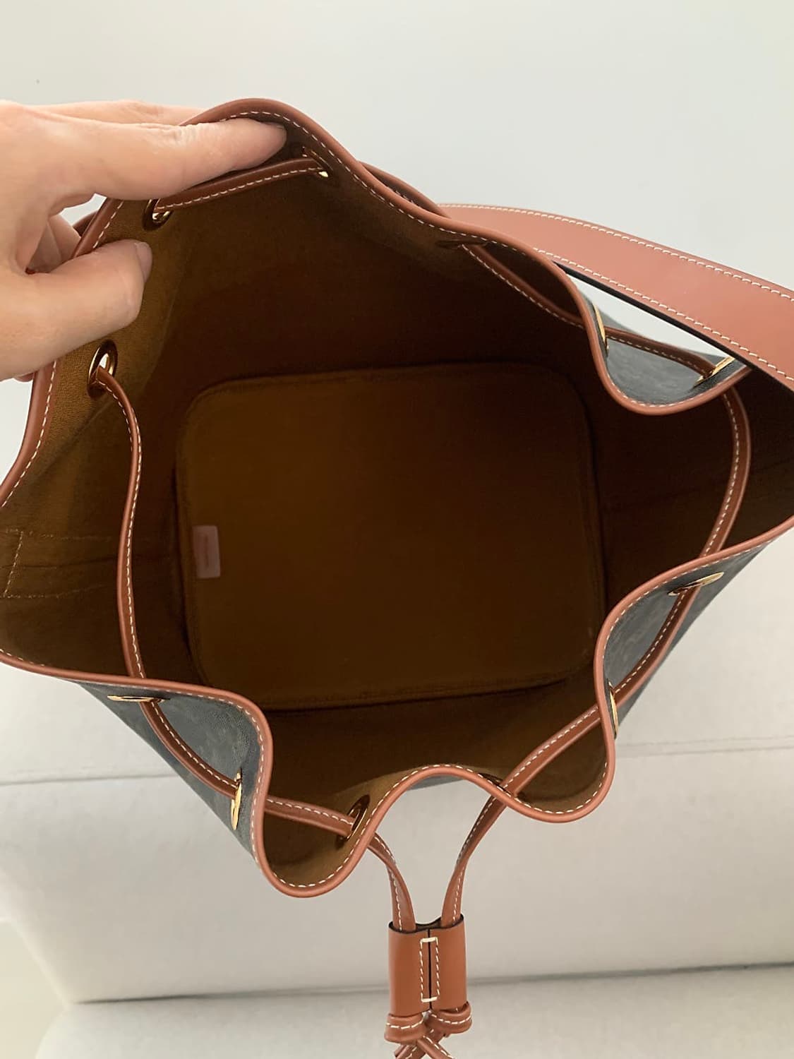 셀린느 드로우 스트링백 미듐 상품이미지9