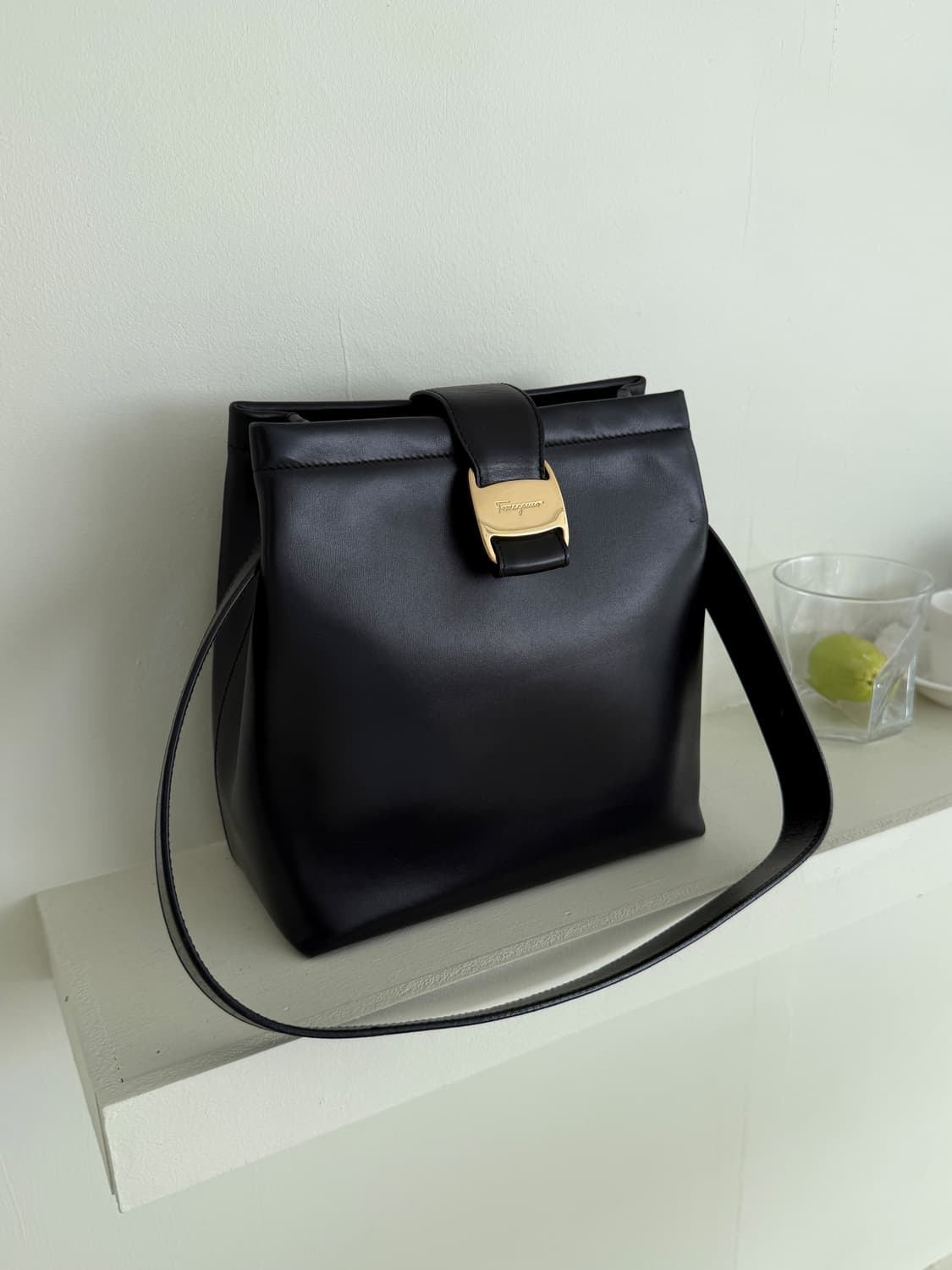 [Ferragamo] Black Leather Vara Shoulder  상품이미지2
