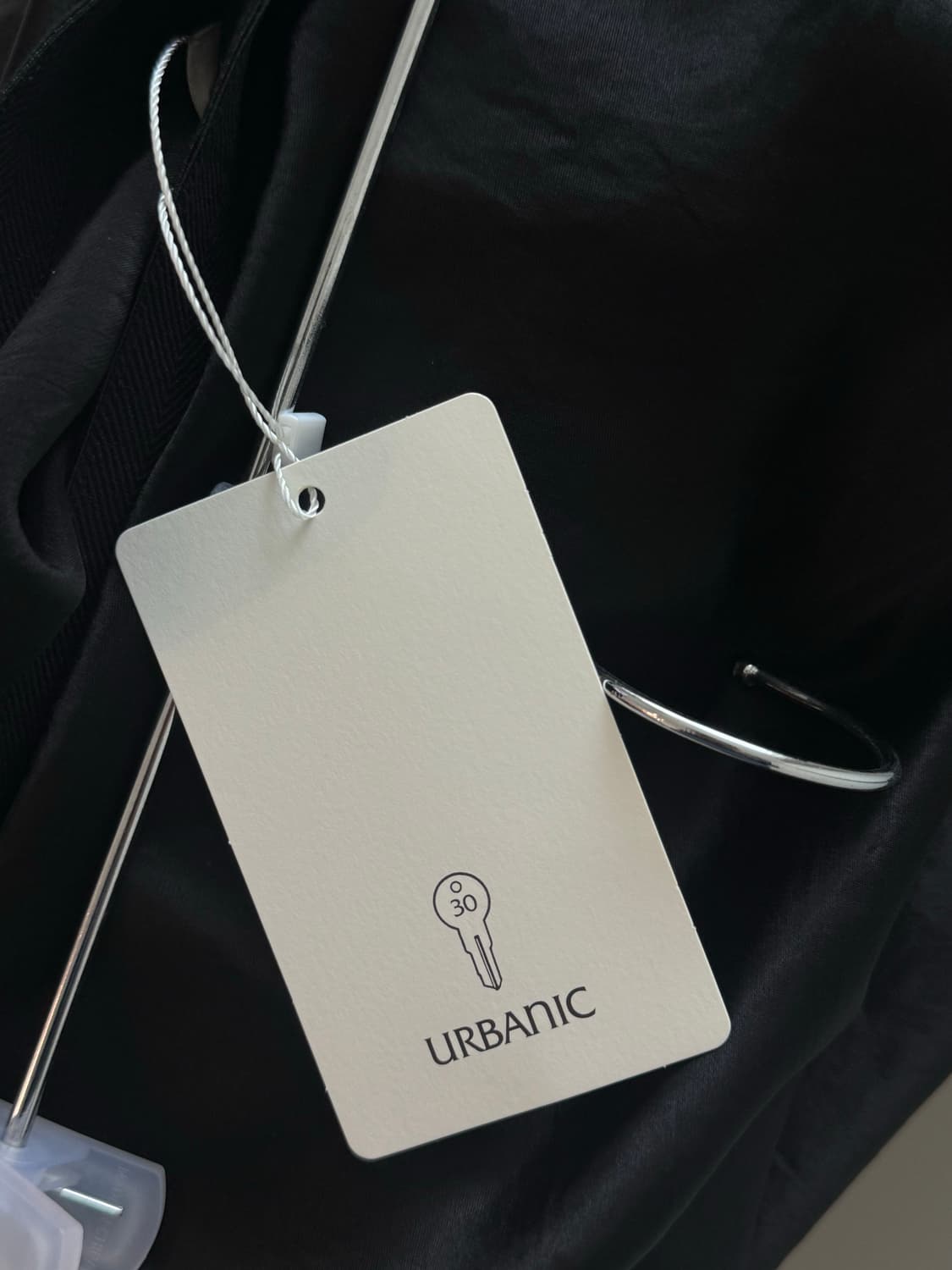 새상품/택있음) 얼바닉 새틴 스커트 블랙 urbanic30 치마 상품이미지2