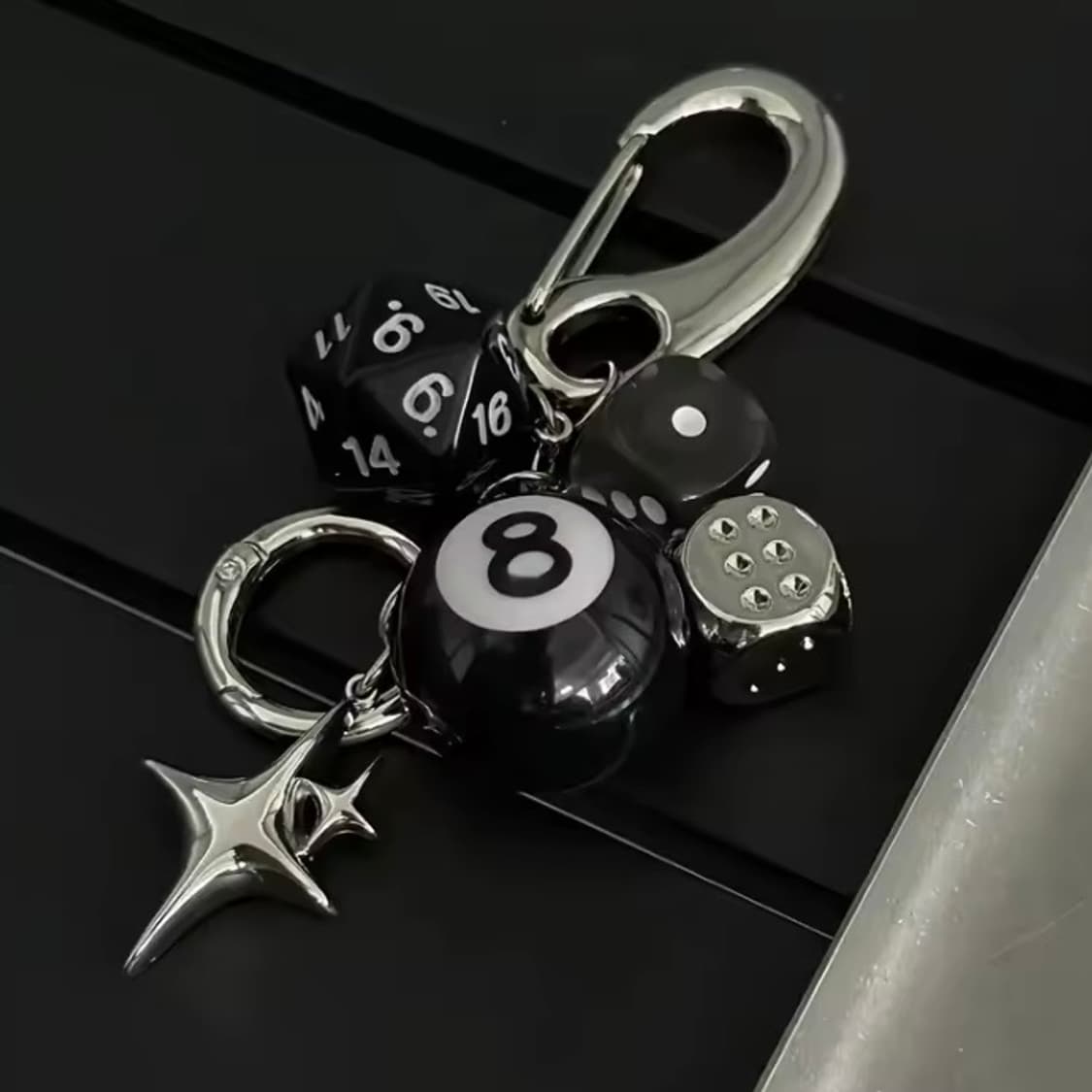 에잇볼 다이스 키링 상품이미지1