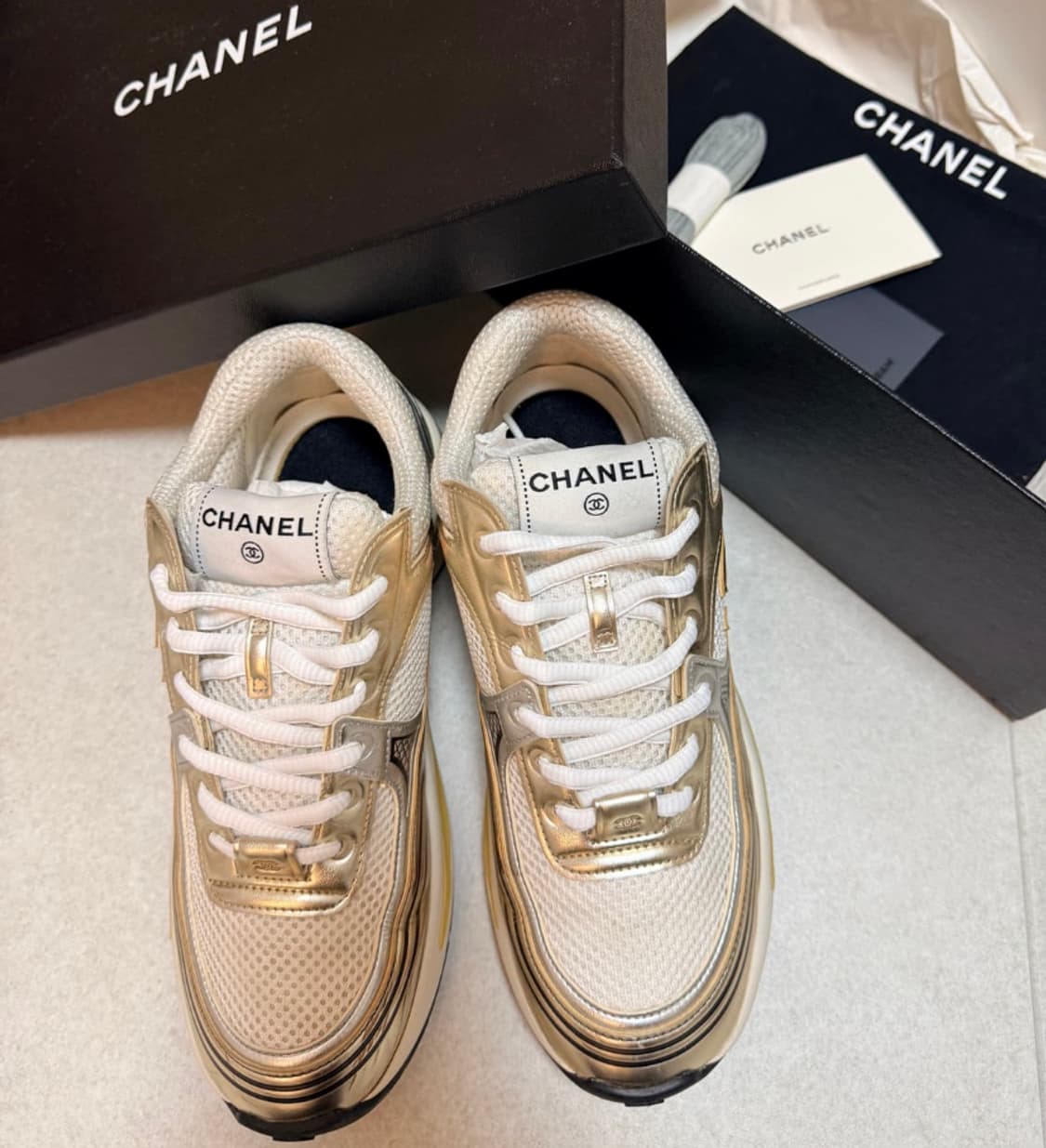 [정품] 샤넬 CC 로고 믹스투톤 스니커즈 240 풀구성 상품이미지2