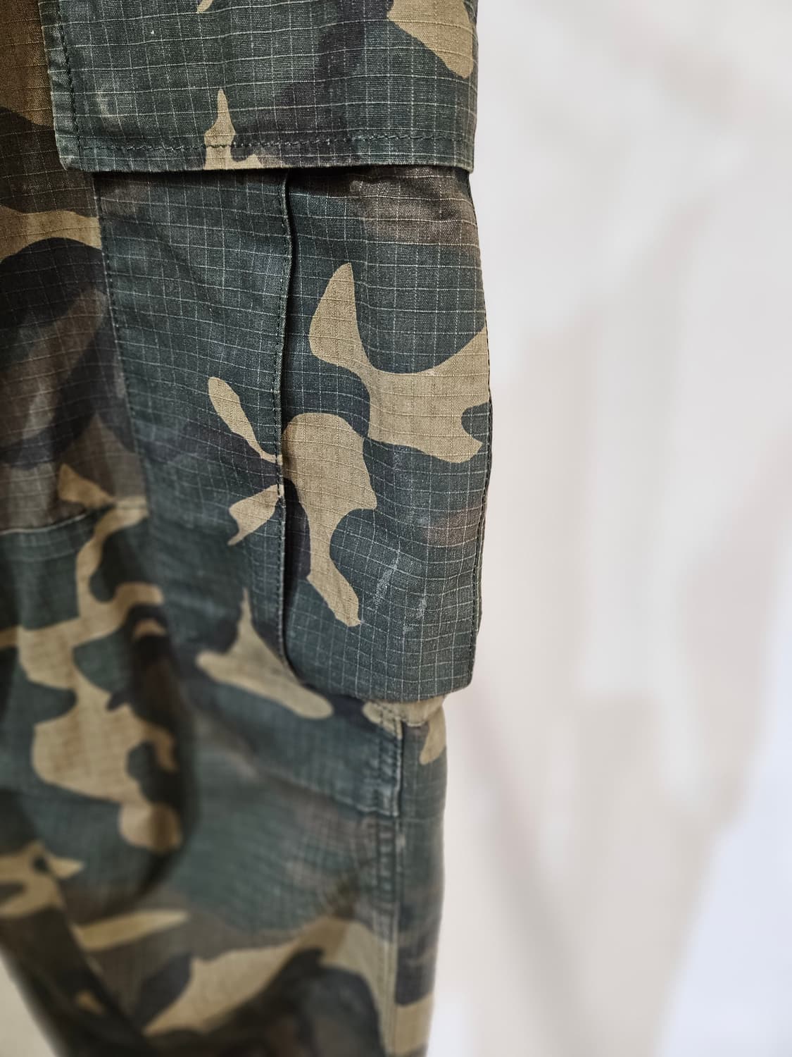 칼하트 WIP 카모플라쥬 카고 바지 상품이미지5