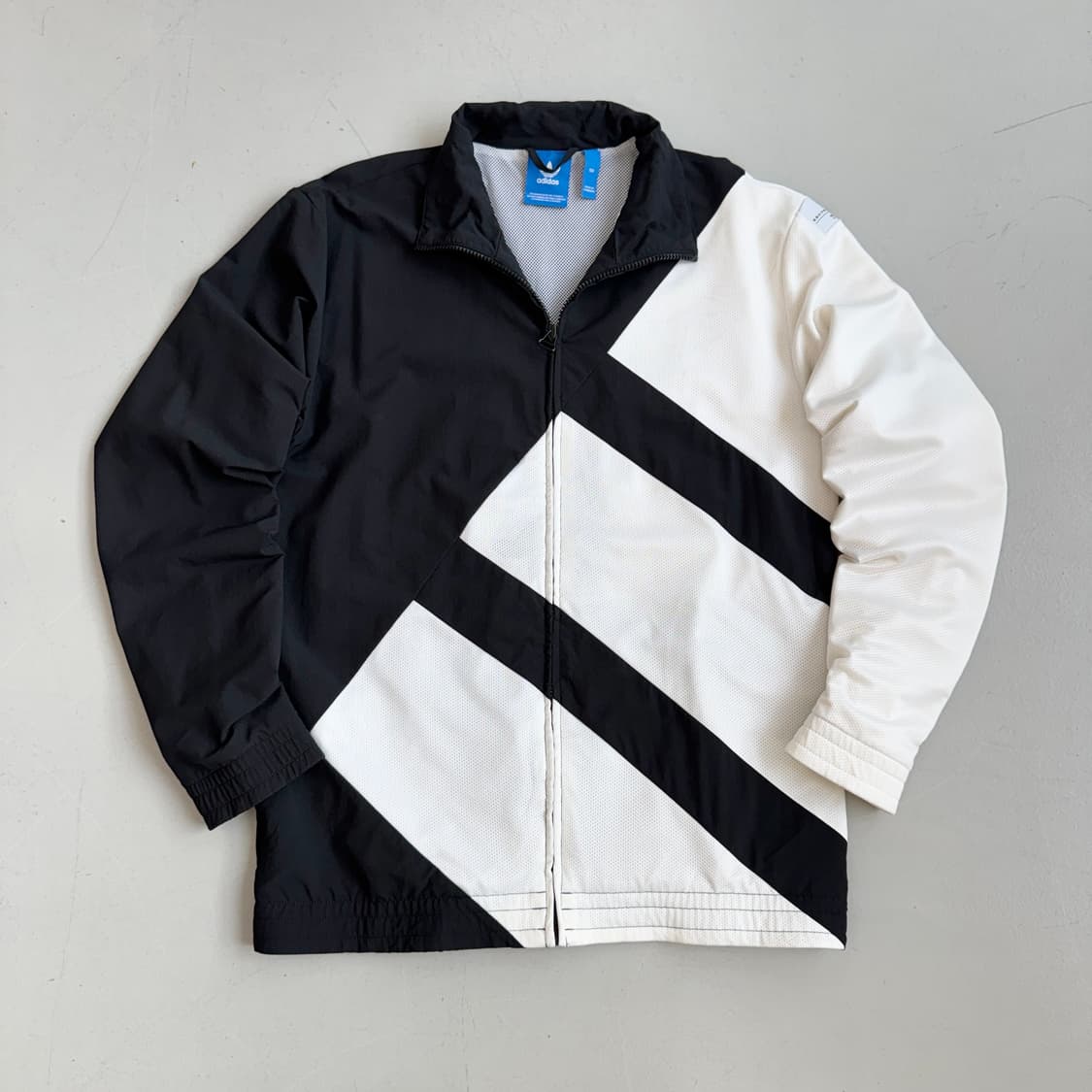 아디다스 이큅먼트 빅로고 바람막이 자켓 상품이미지2