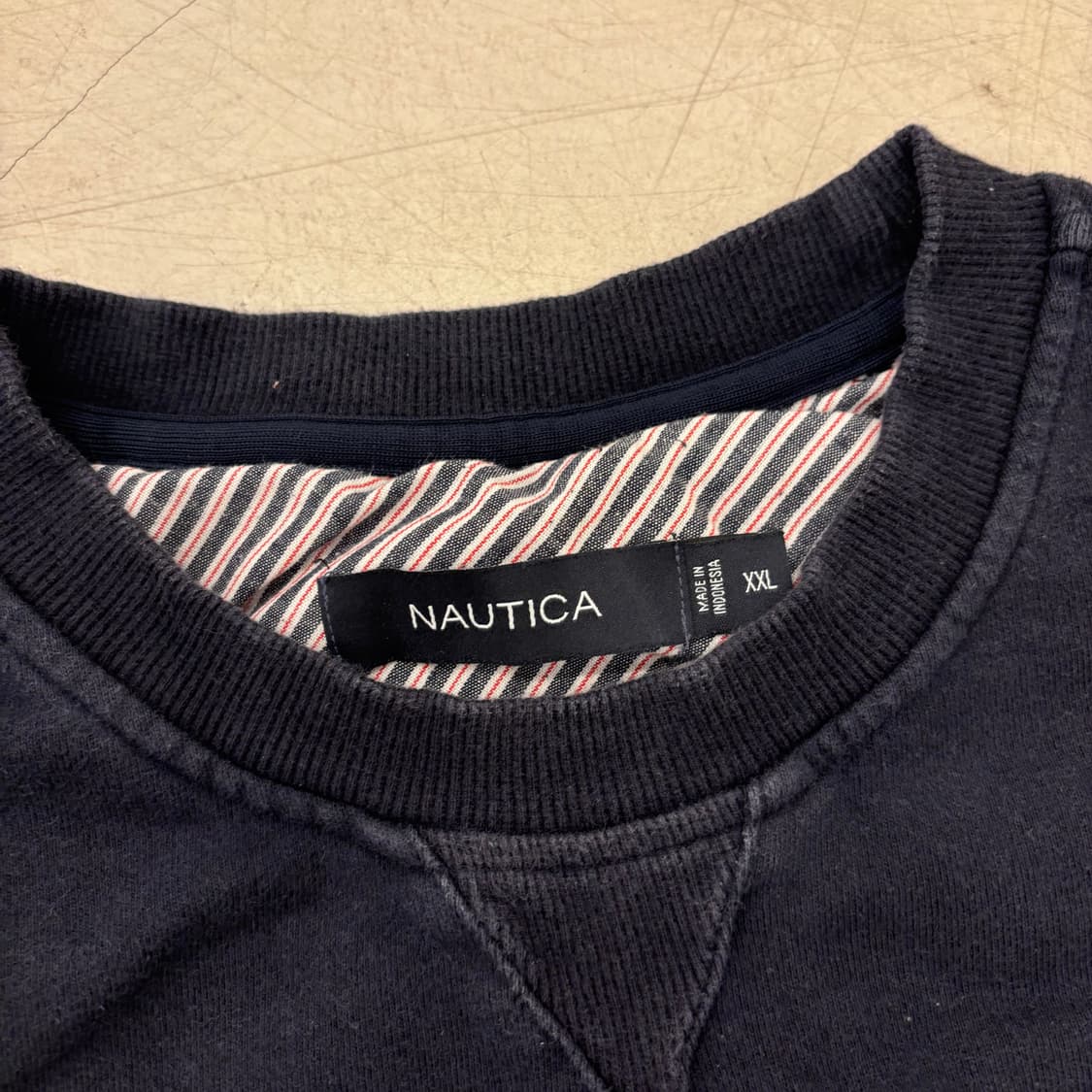 노티카 스몰로고 네이비 맨투맨 상품이미지3