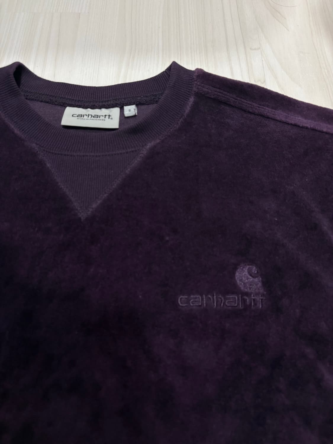 칼하트 WIP 벨루어 벨벳 맨투맨 상품이미지2