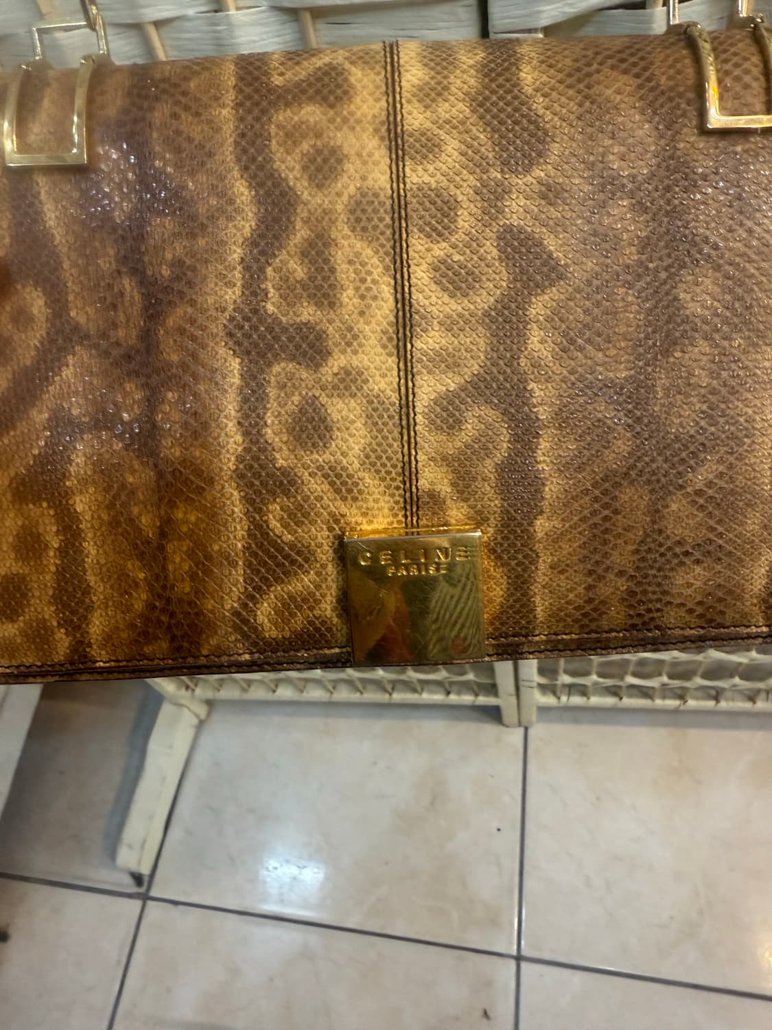 정품 셀린느 파이톤 레더 체인크로스백 팝니다 상품이미지2