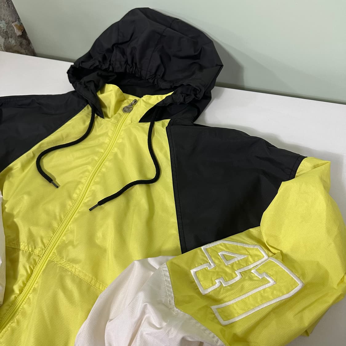 L NBA LA레이커스 검노 오버핏 바람막이 상품이미지3