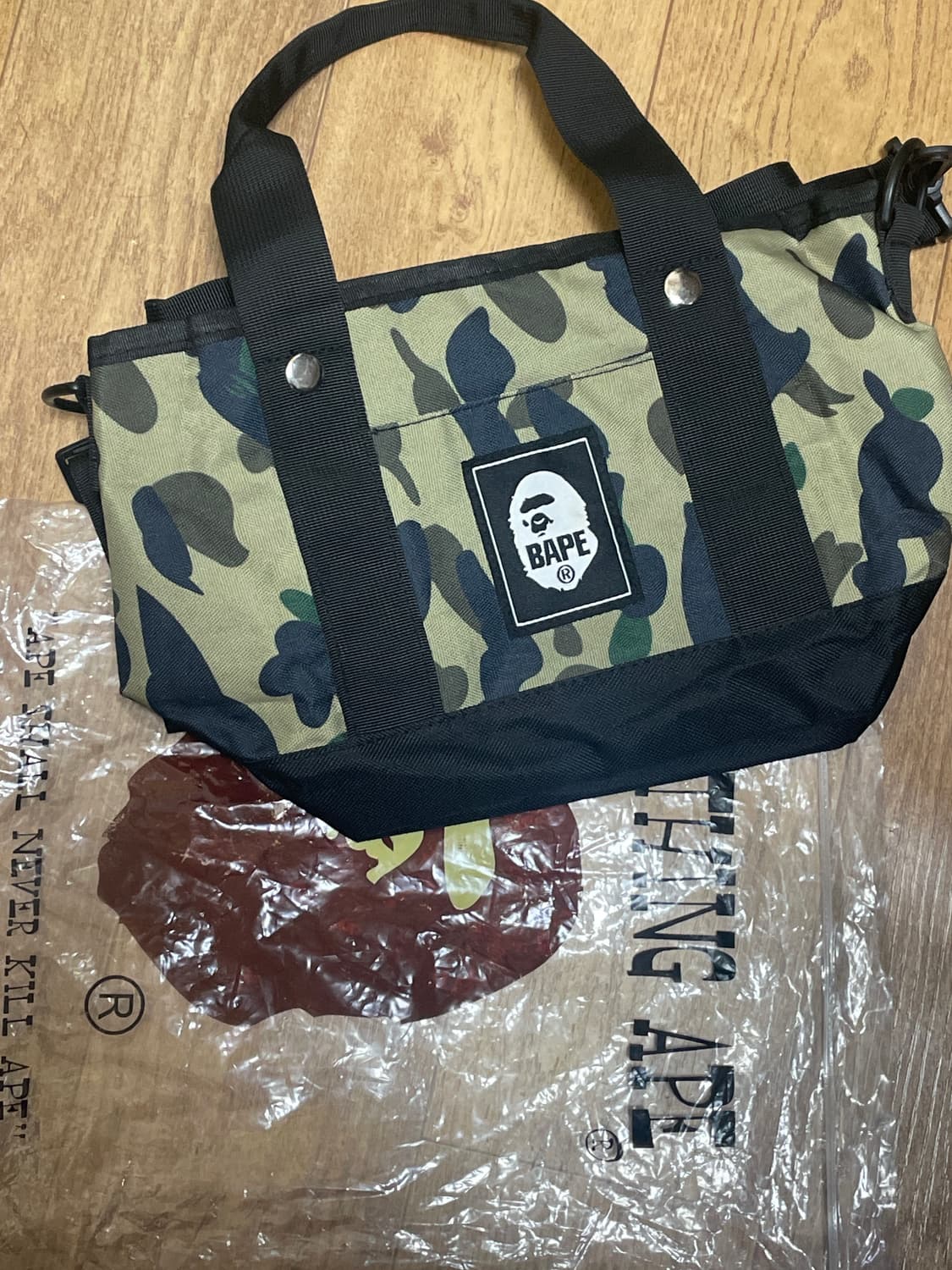 베이프 크로스백 토트백 상품이미지1