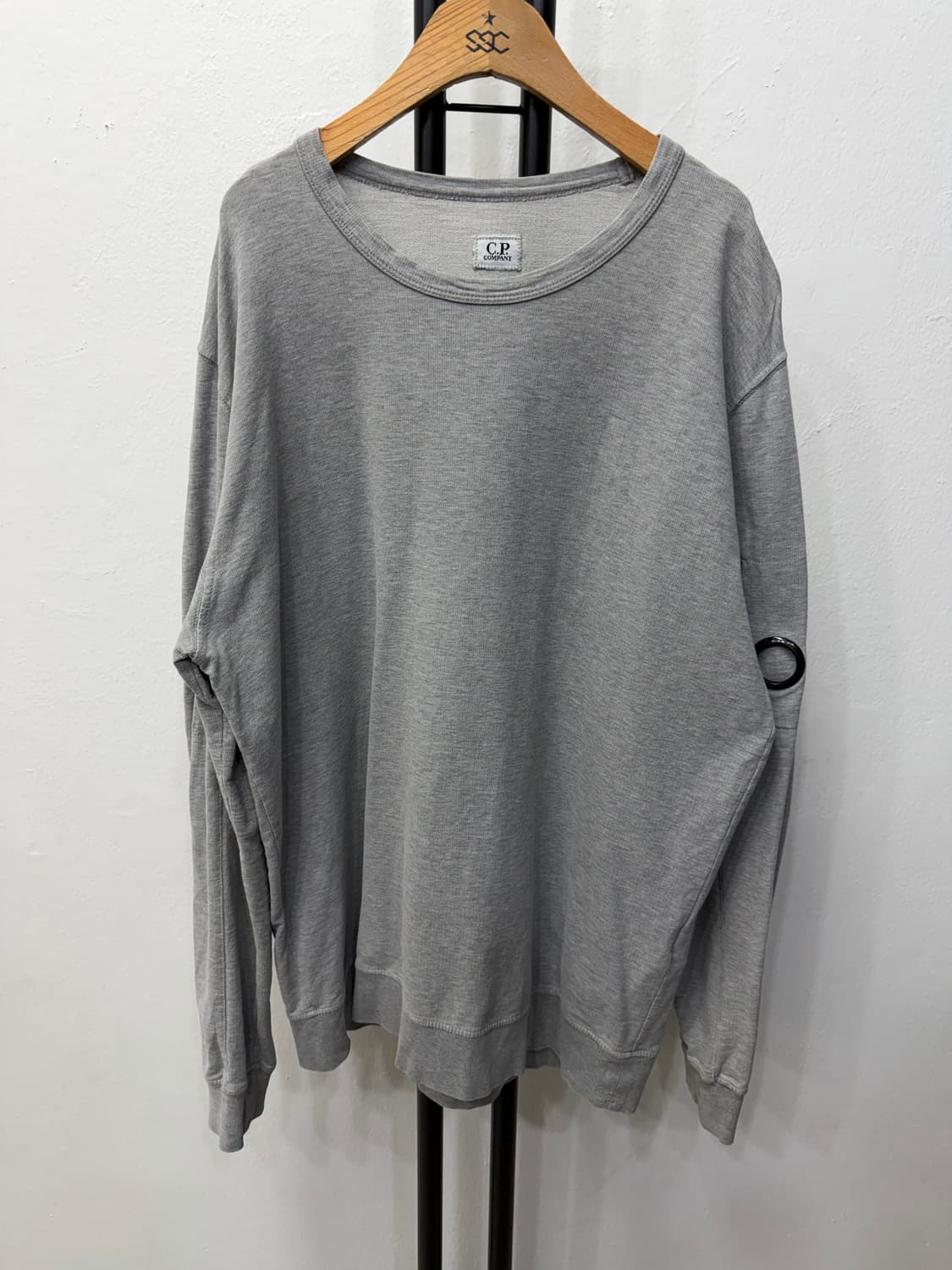 매장판정품) CP컴퍼니 21ss 남성 그레이 맨투맨 티셔츠 XXL 상품이미지1