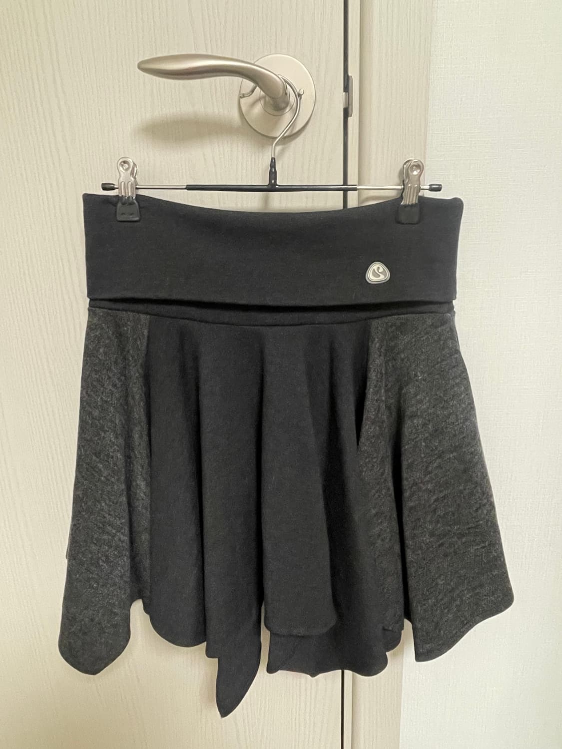 FOLDING UNBALANCED SKIRT CHARCOAL 상품이미지2