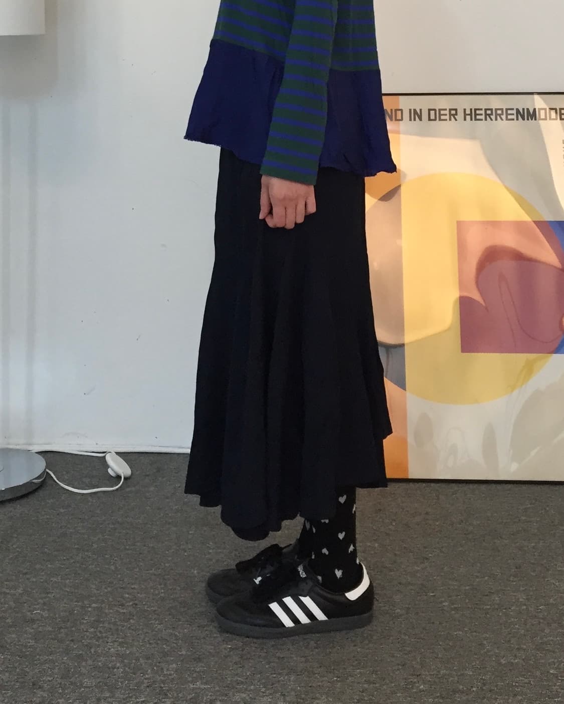 Navy V-Waist Flare Midi Skirt 상품이미지2