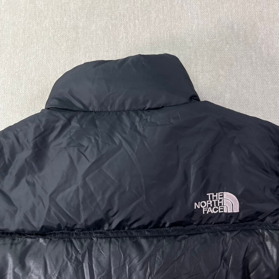 W 100 노스페이스 1996 눕시 700 블랙 패딩 상품이미지5