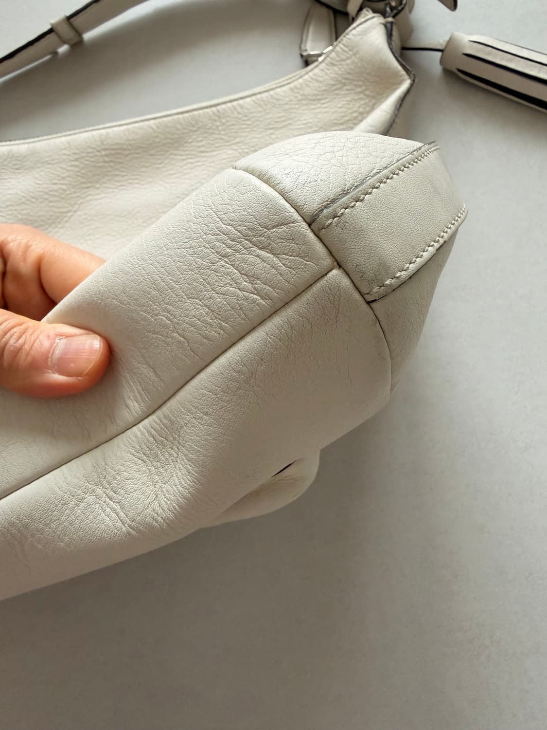 코치 화이트 호보백 숄더백 상품이미지4