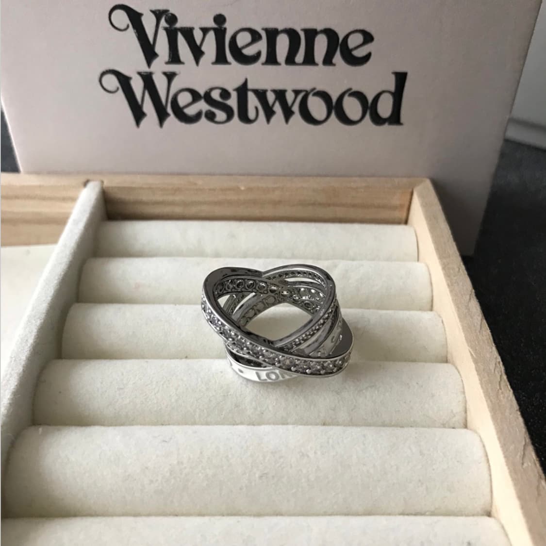 비비안 웨스트우드 아카이브 화이트 레터링 로고 각인 3단 레이어 링 반지 상품이미지2