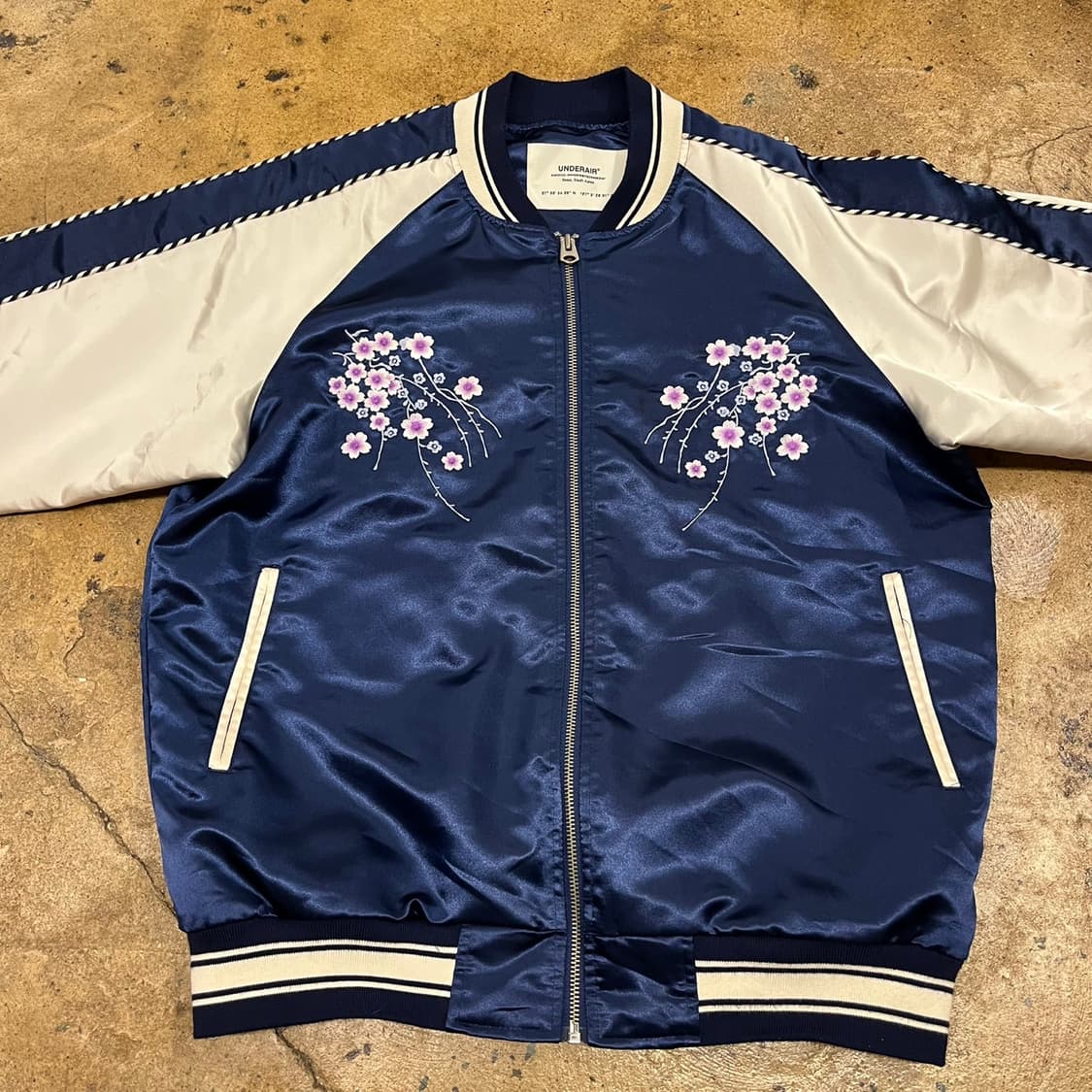 [정품/M] 언더에어 벚꽃 자수 스카쟌 자켓 b14 상품이미지3