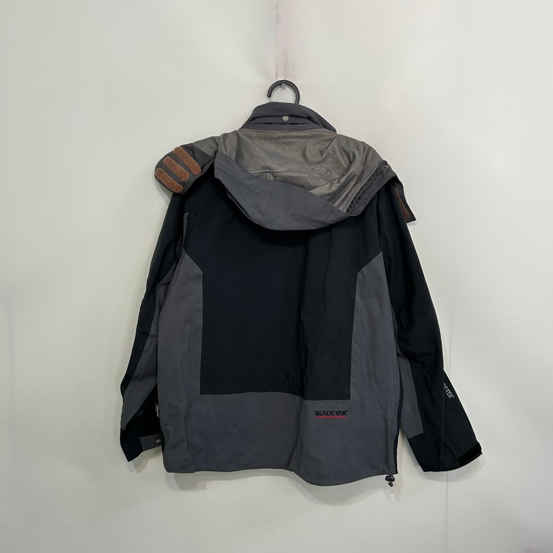 블랙야크 남성 고어텍스 바람막이 100  상품이미지3