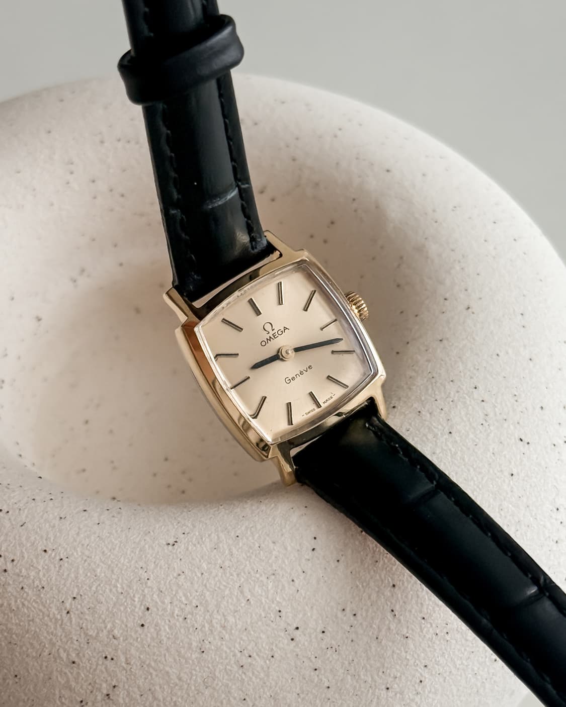 오메가 제네브 스퀘어 골드 수동 시계 상품이미지3