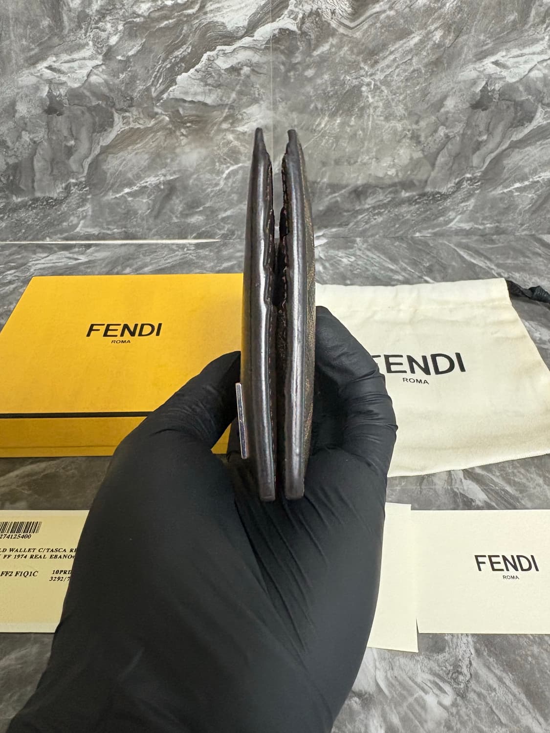 펜디 FF 스퀘어 레더 반지갑 상품이미지7