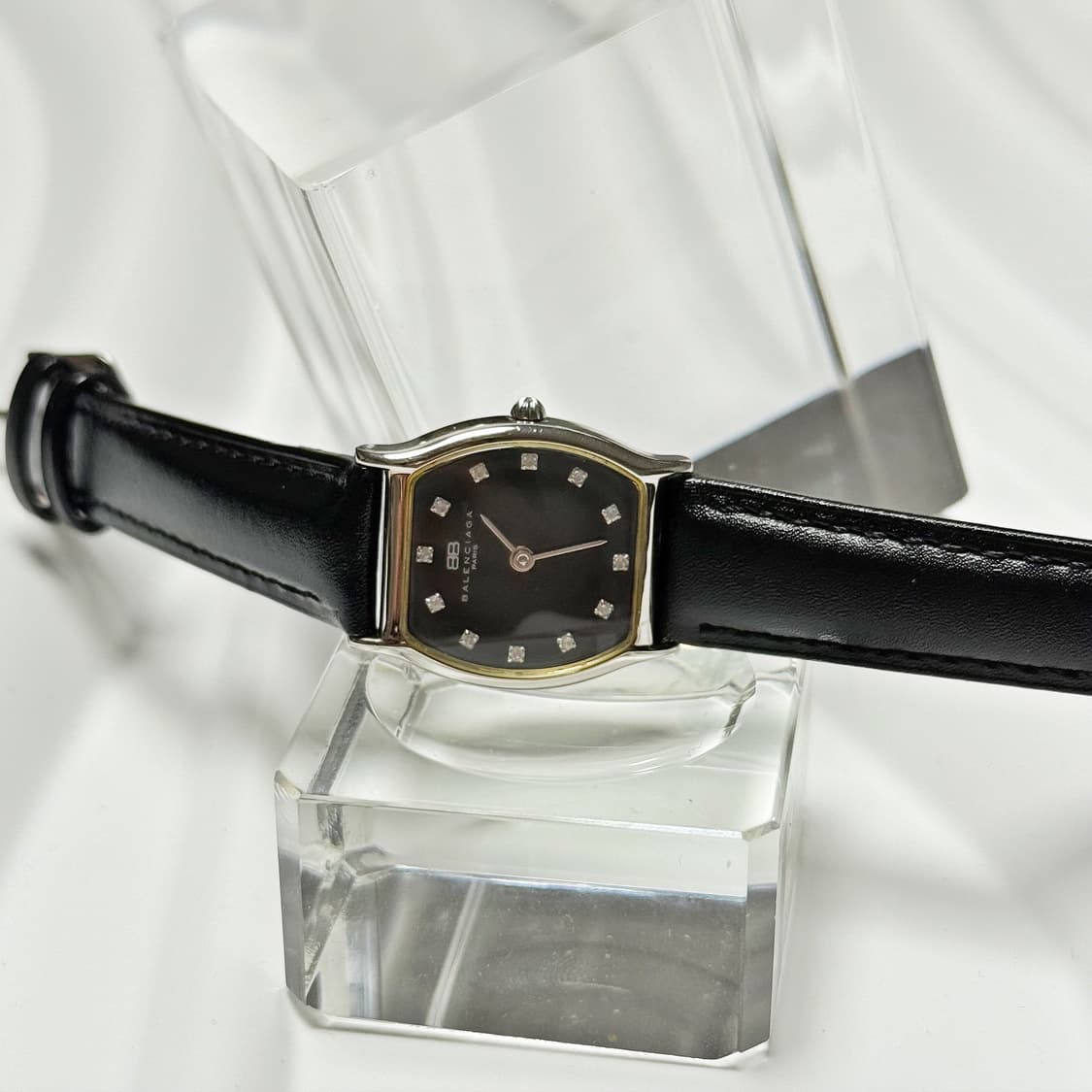 발렌시아가 빈티지 라운드 쿠션케이스 시계 상품이미지1