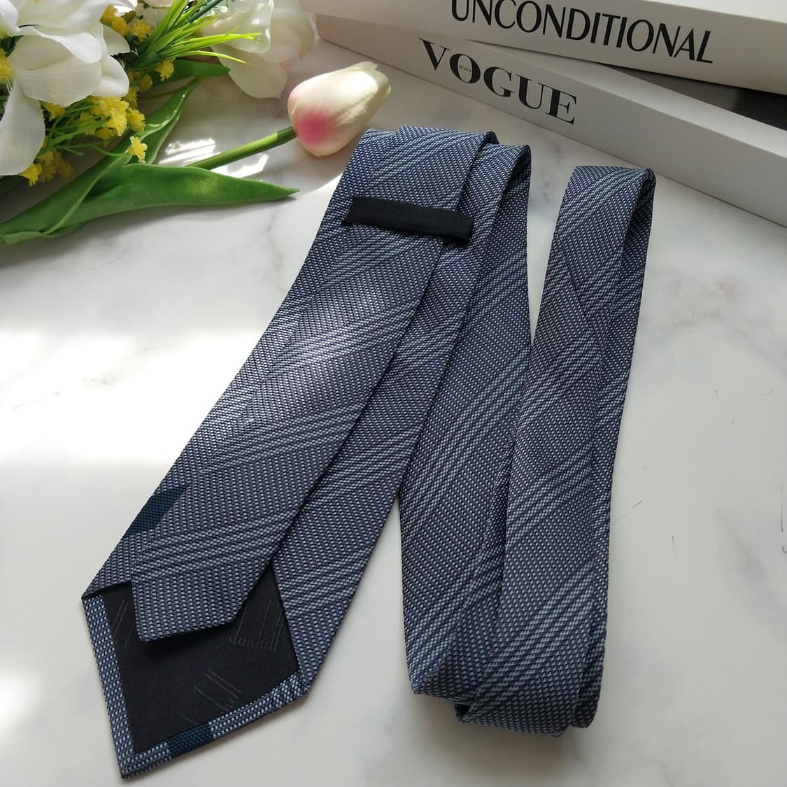 던힐 실크 네이비 텍스처 슬림 넥타이 7.5cm S등급 K769
 상품이미지6
