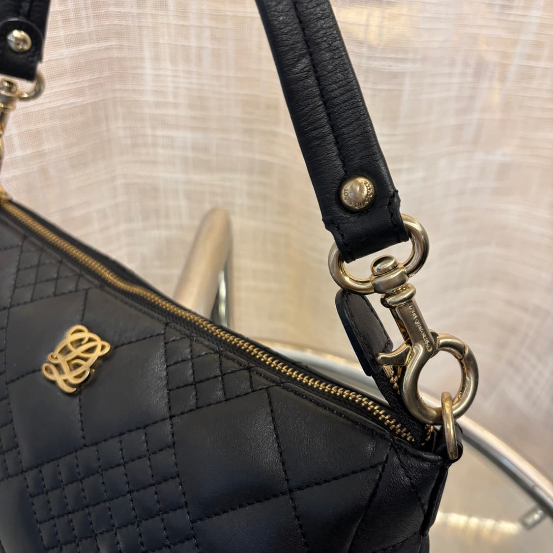 정품 루이까또즈 퀄팅 숄더백    상품이미지4