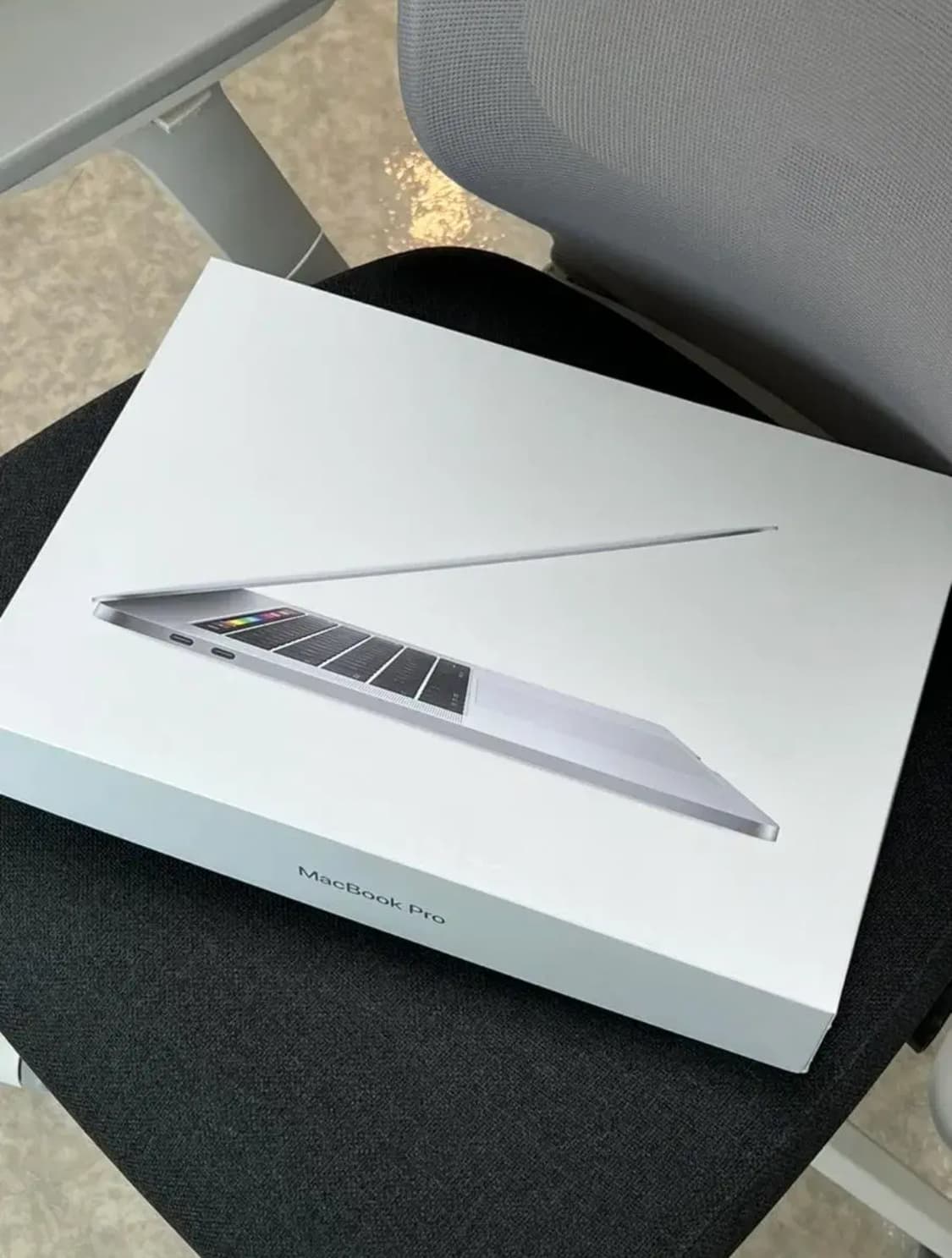 애플 맥북프로 15인치 (2018) 2.2GHz i7 16GB 256GB 상품이미지3
