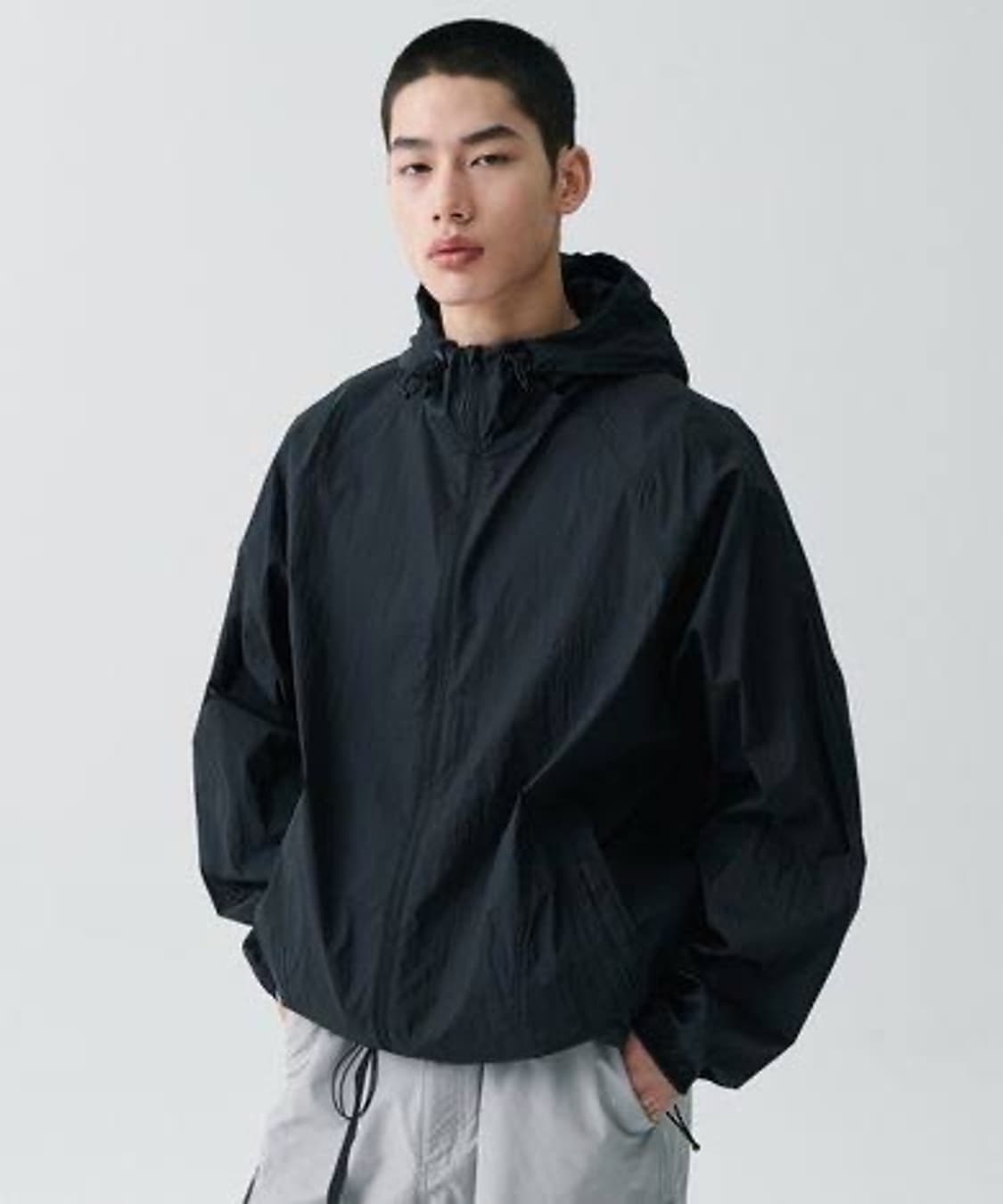 [무신사 익스프레스/L] 라이트웨이트 패커블 윈드브레이커 재킷 상품이미지1