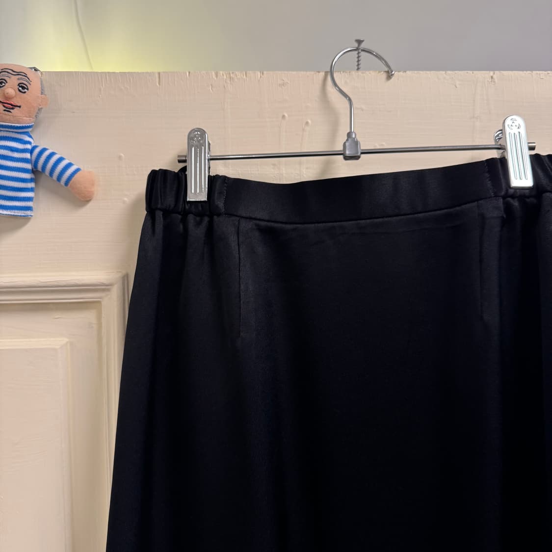 실키 밑단 플레어 스커트 상품이미지2