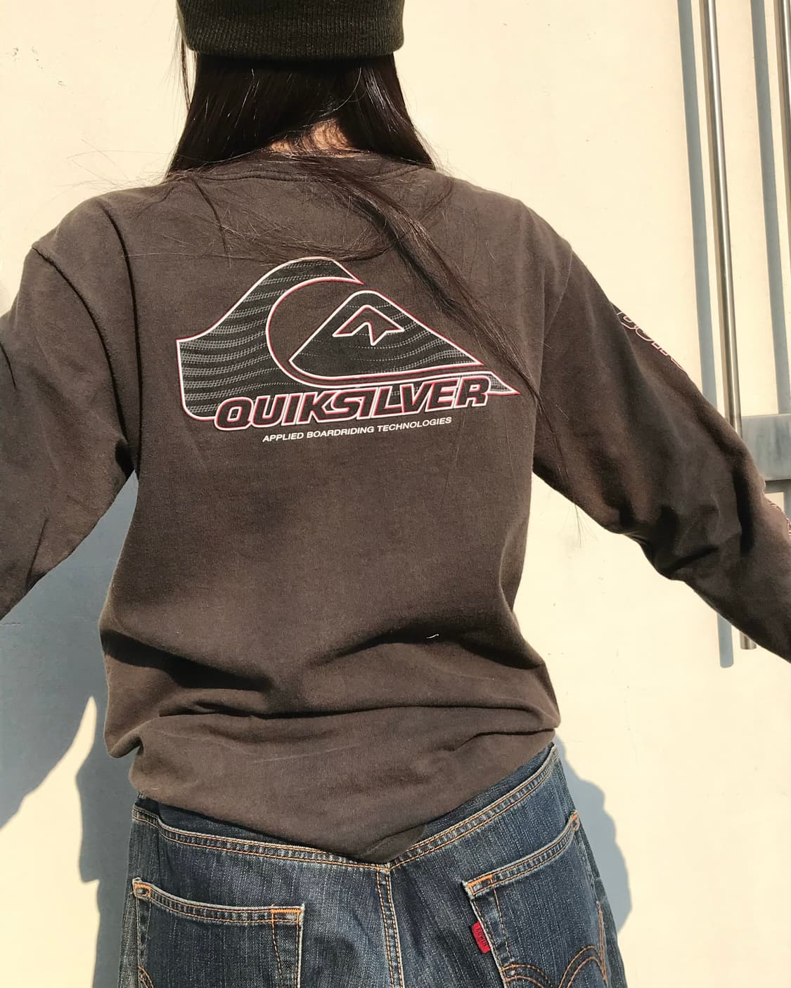 퀵실버 차콜 티셔츠 상품이미지1