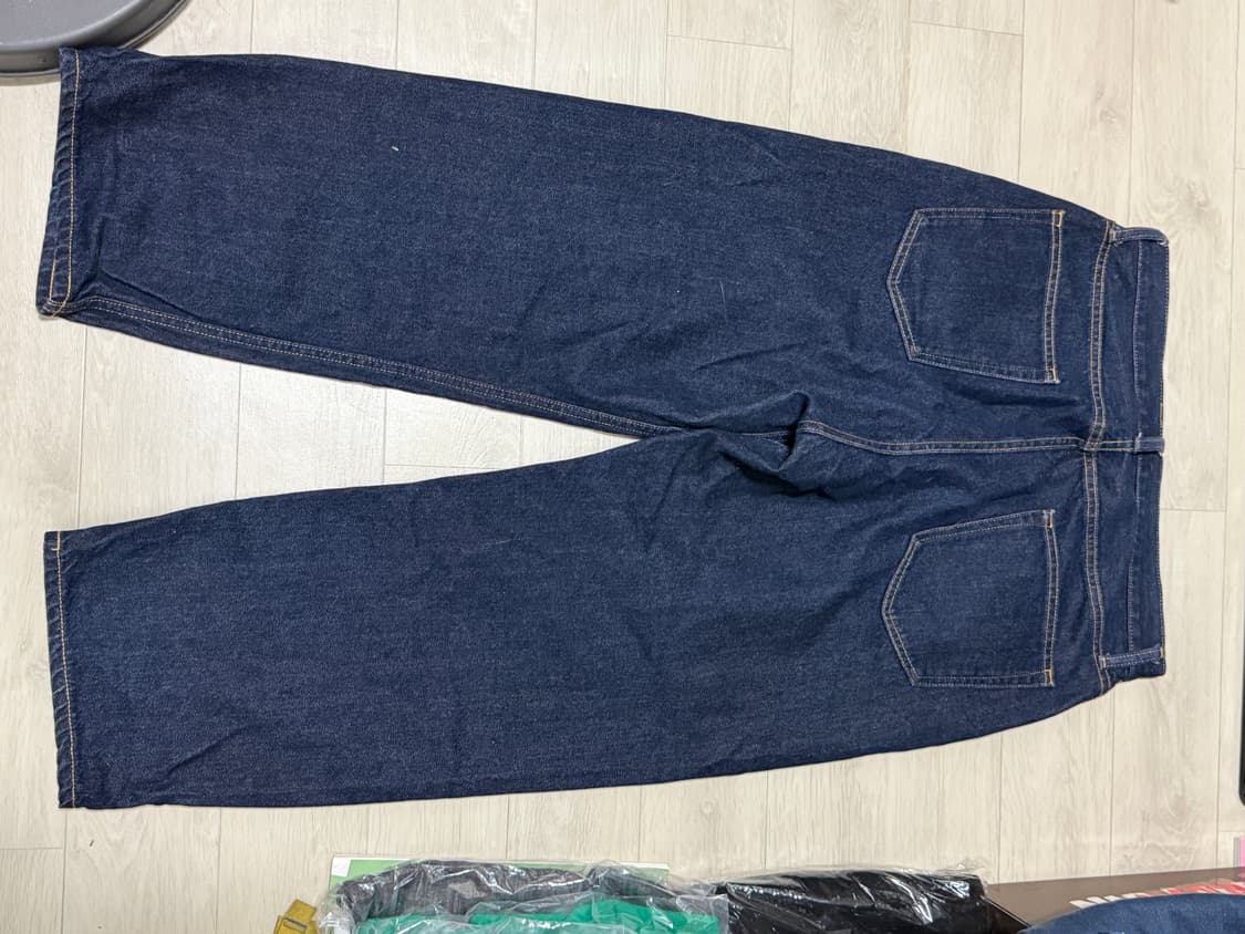 일본에서 구매한 GU 테이퍼드 와이드핏 청바지 (진청) 입니다 상품이미지4